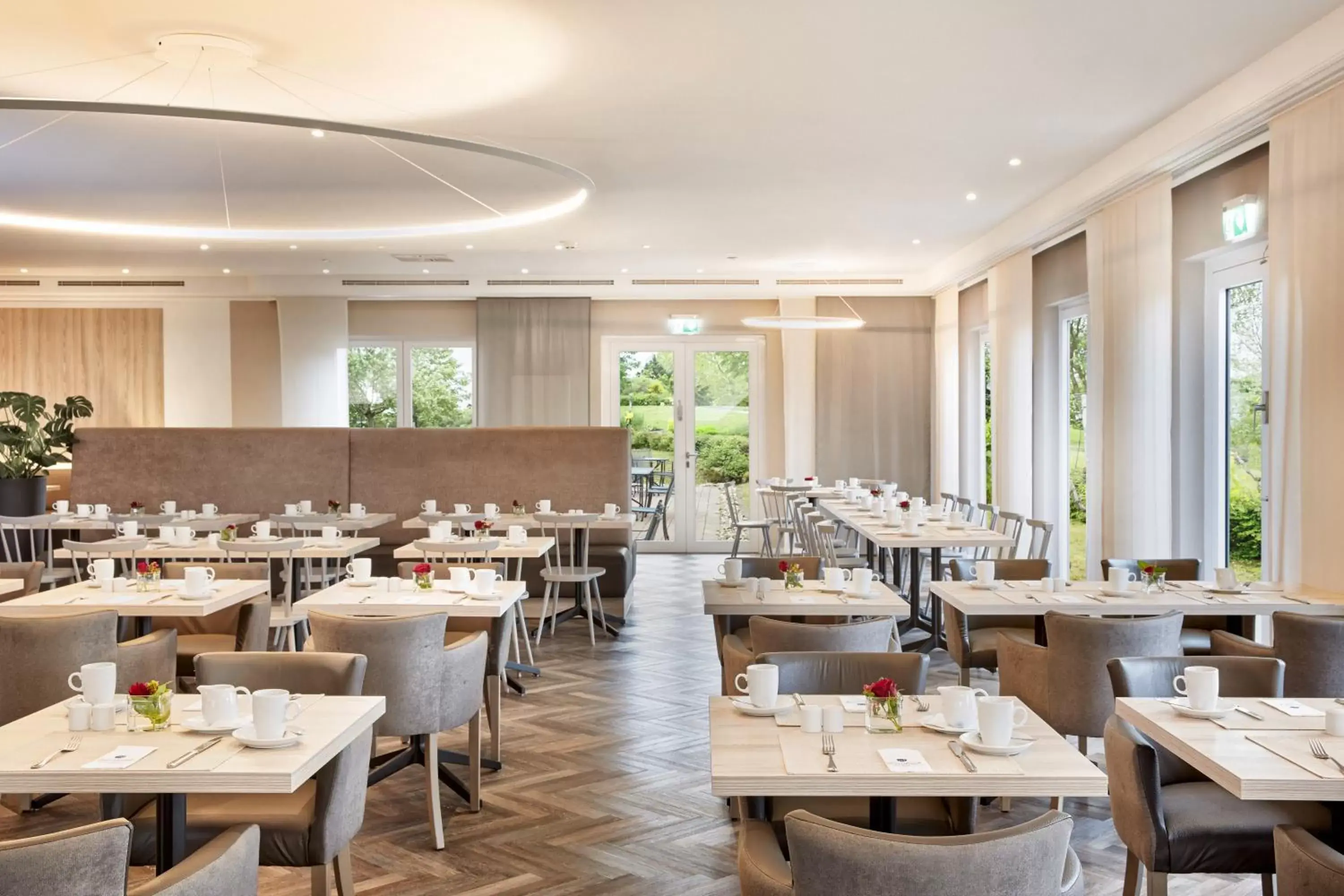 Restaurant/Places to Eat in H+ Hotel Frankfurt Airport West