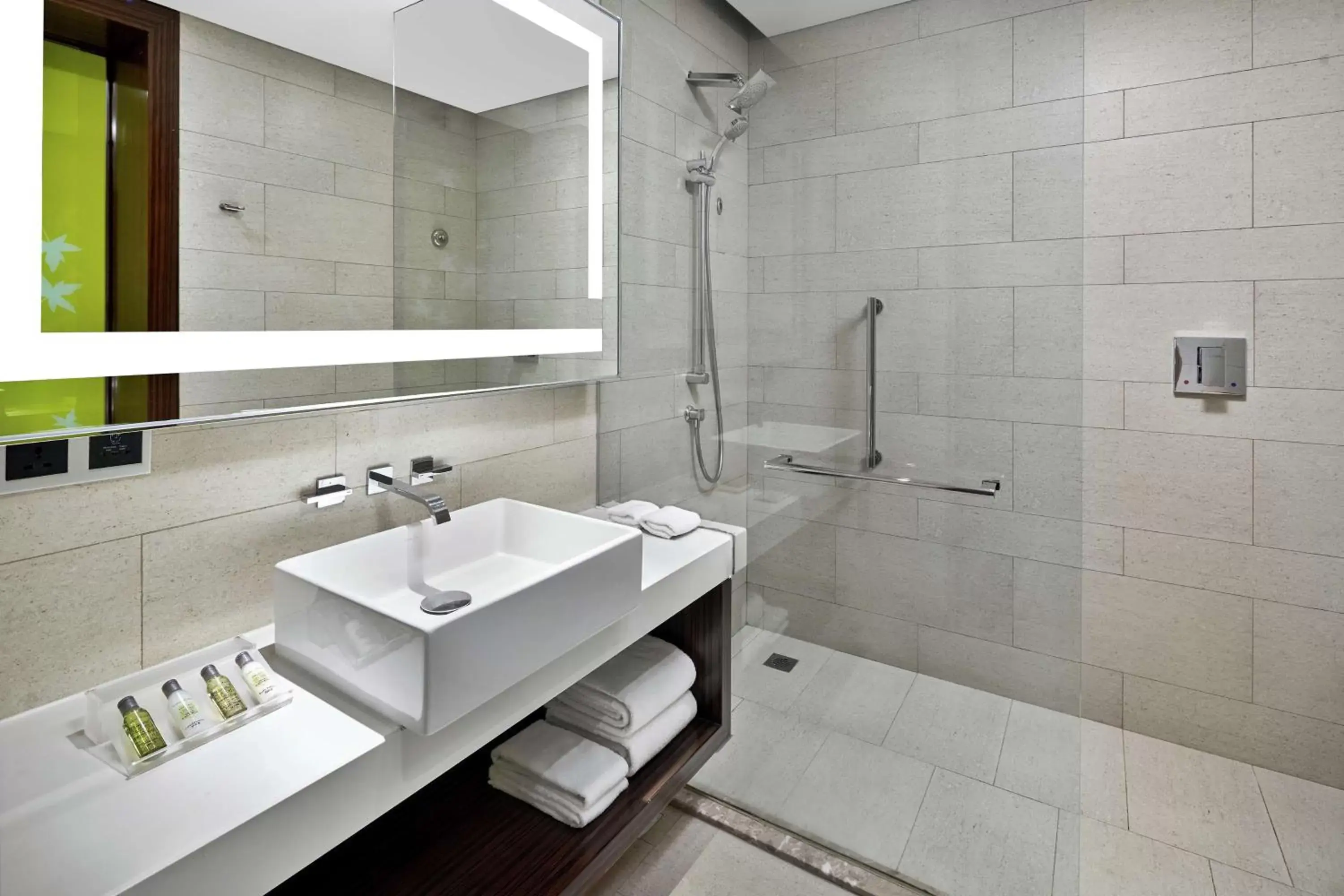 Bathroom in Hilton Garden Inn Shenzhen Bao'an