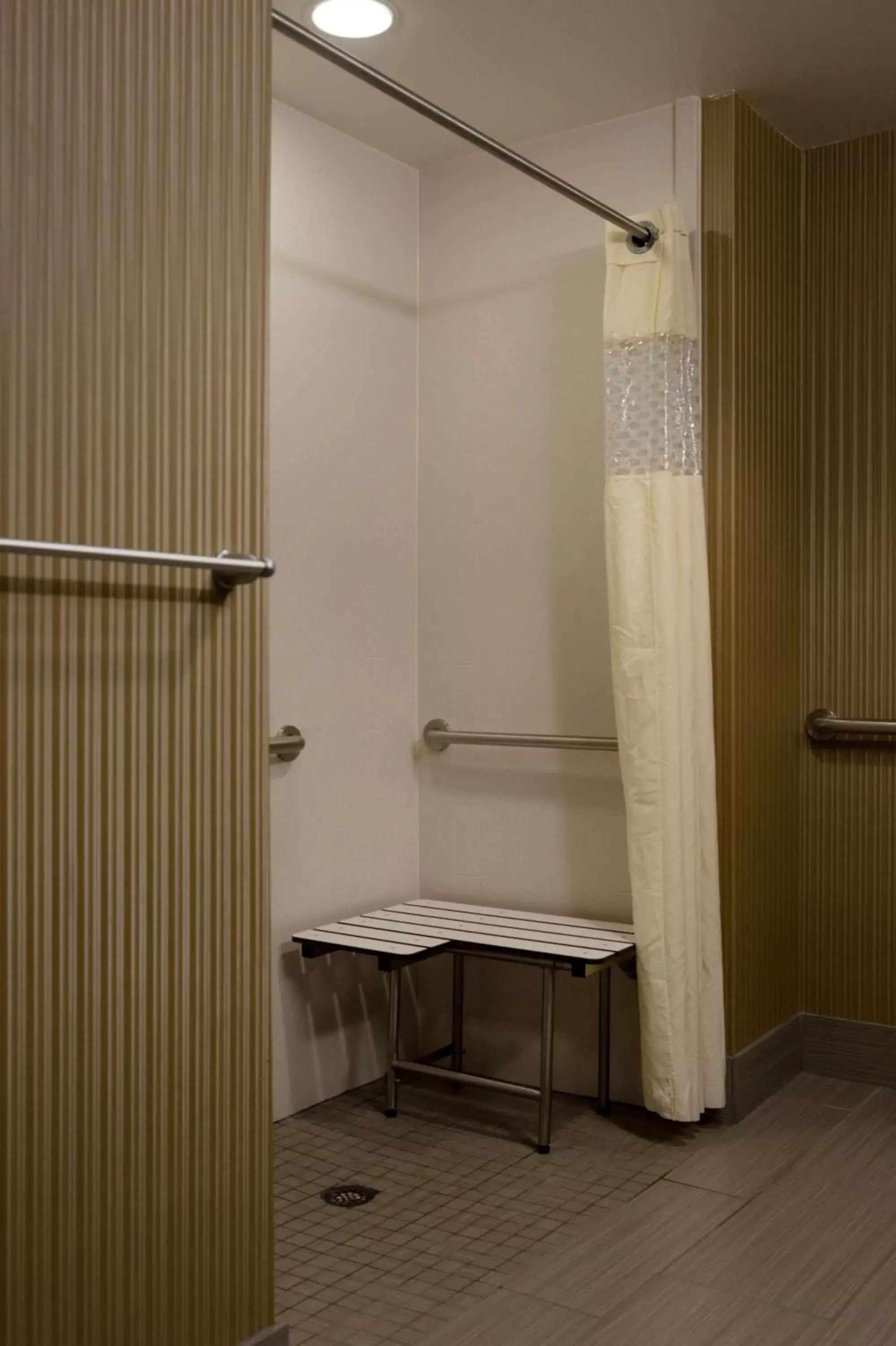 Bathroom in Hampton Inn Oxford/Conference Center