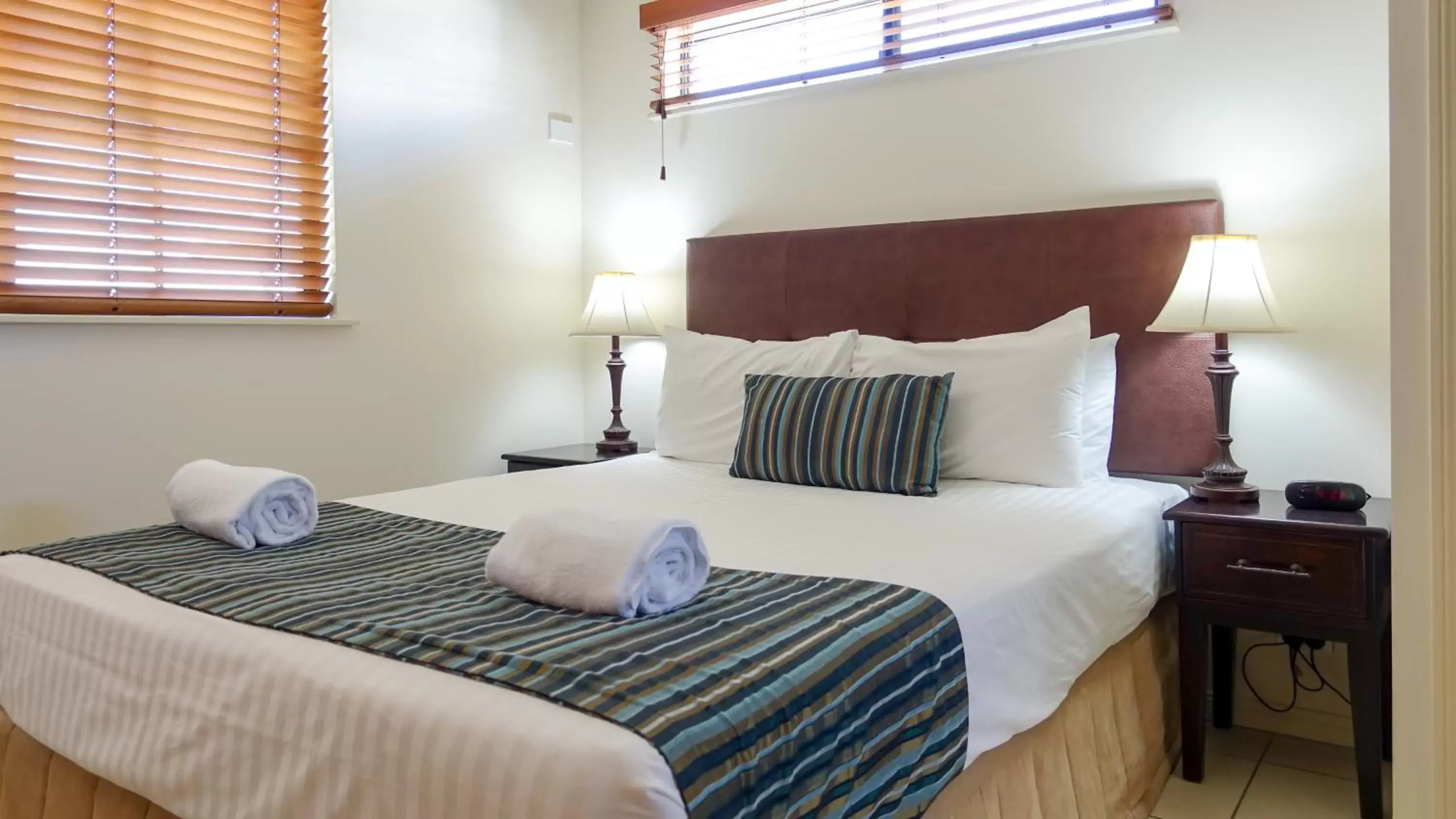 Bedroom, Bed in Southern Cross Atrium Apartments