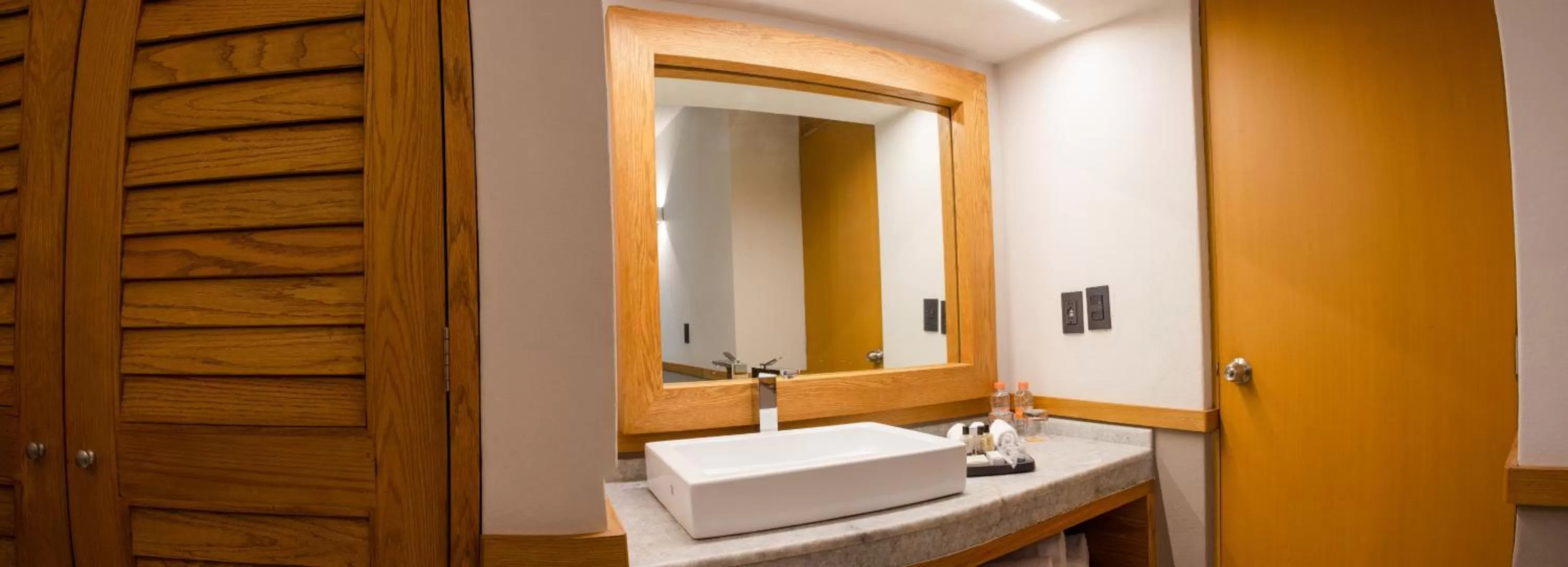 Bathroom in Hacienda Jurica by Brisas