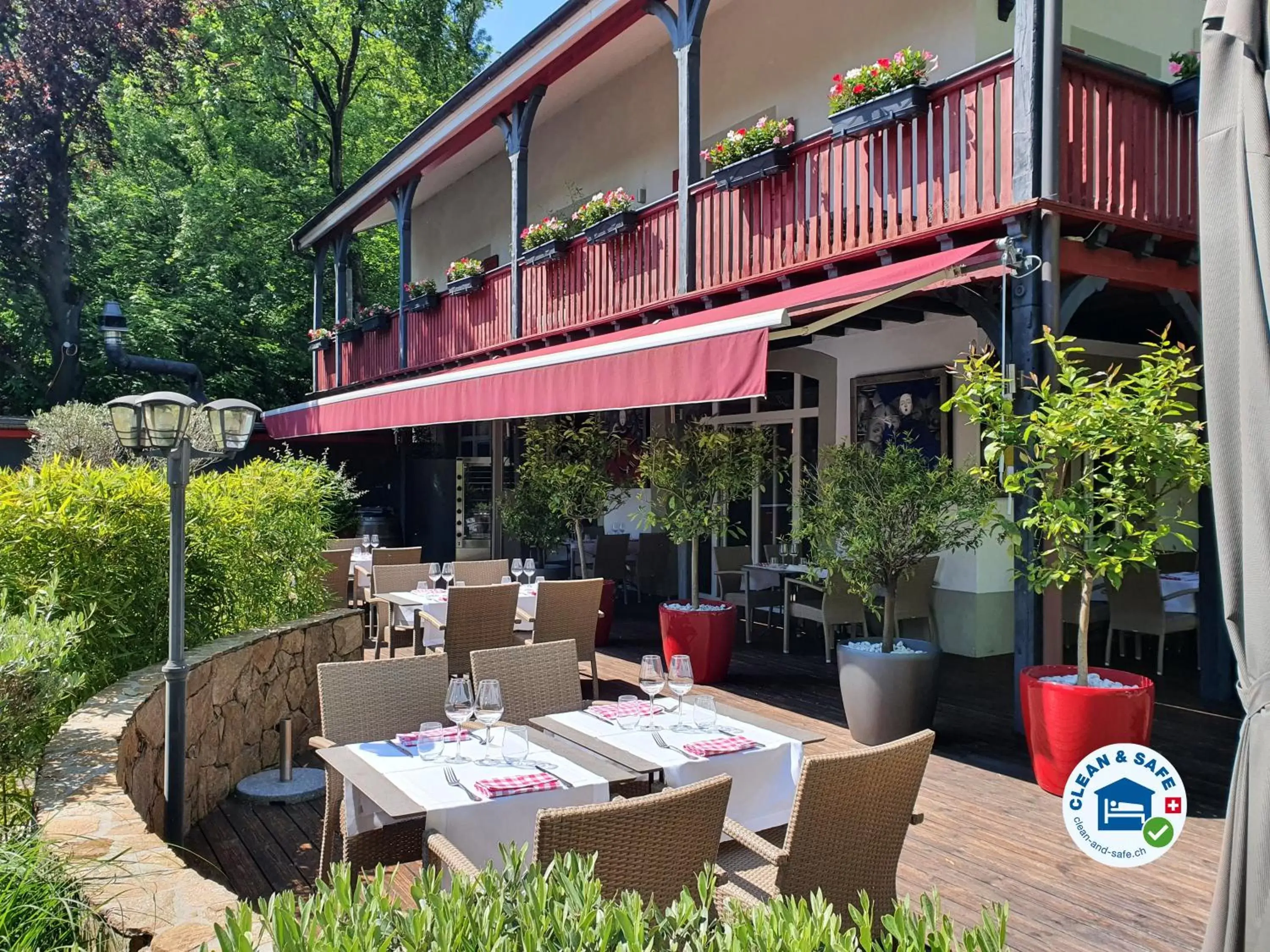 Patio, Restaurant/Places to Eat in Chez Maman Hotel & Restaurant