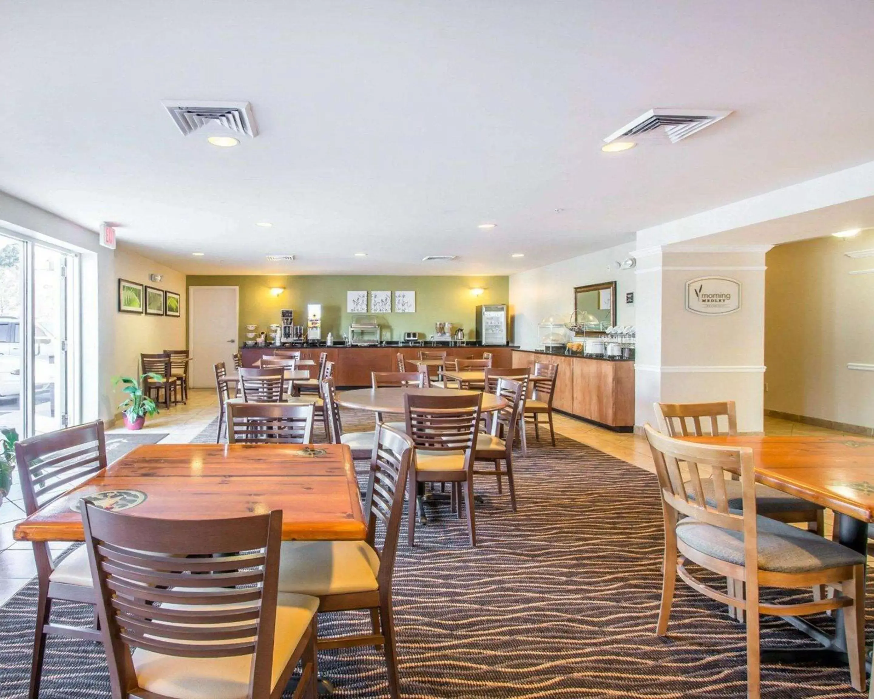 Restaurant/Places to Eat in Sleep Inn & Suites Panama City Beach