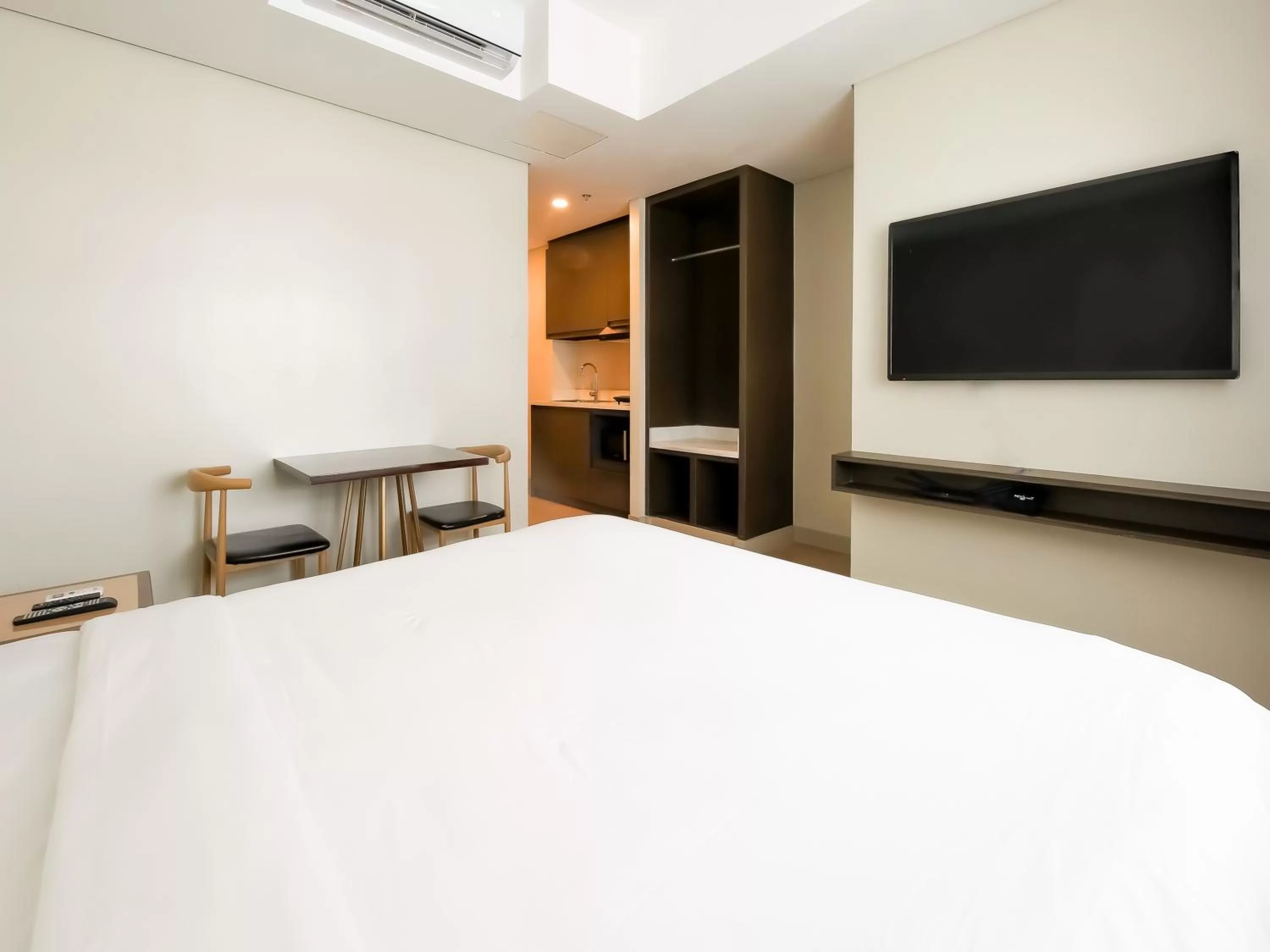 Photo of the whole room, Bed in Capital O 804 The Residences at Bonifacio Civic Center