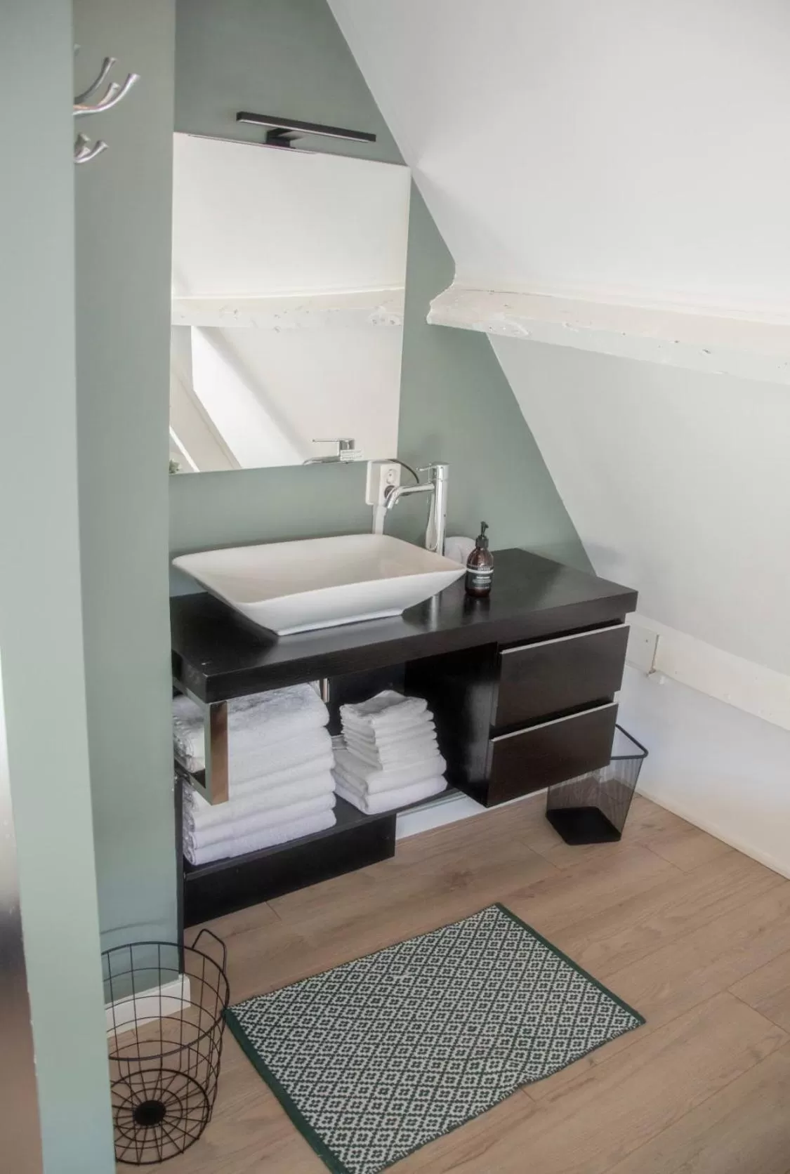 Bathroom, Bed in Tiny House Lindenhouse