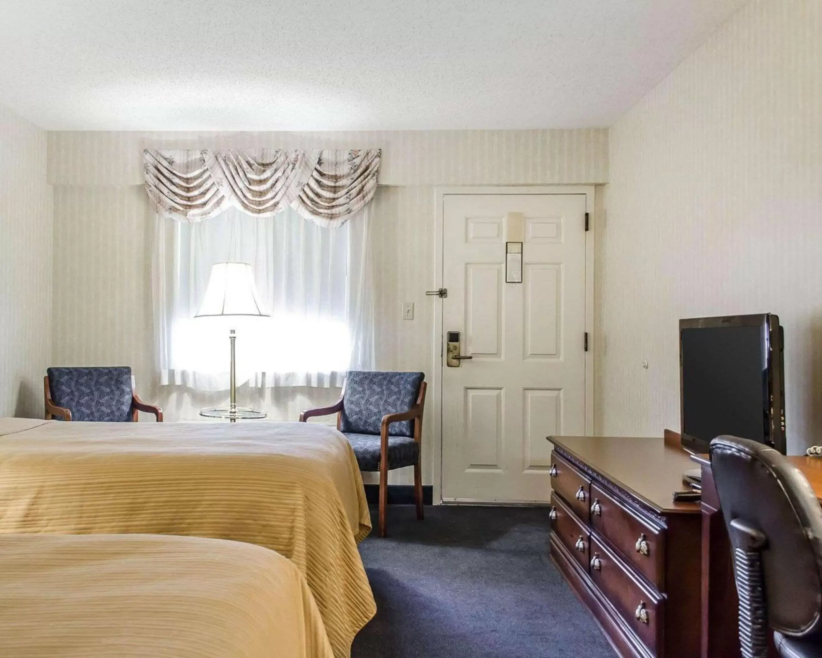 Photo of the whole room, Bed in Quality Inn Gettysburg Battlefield