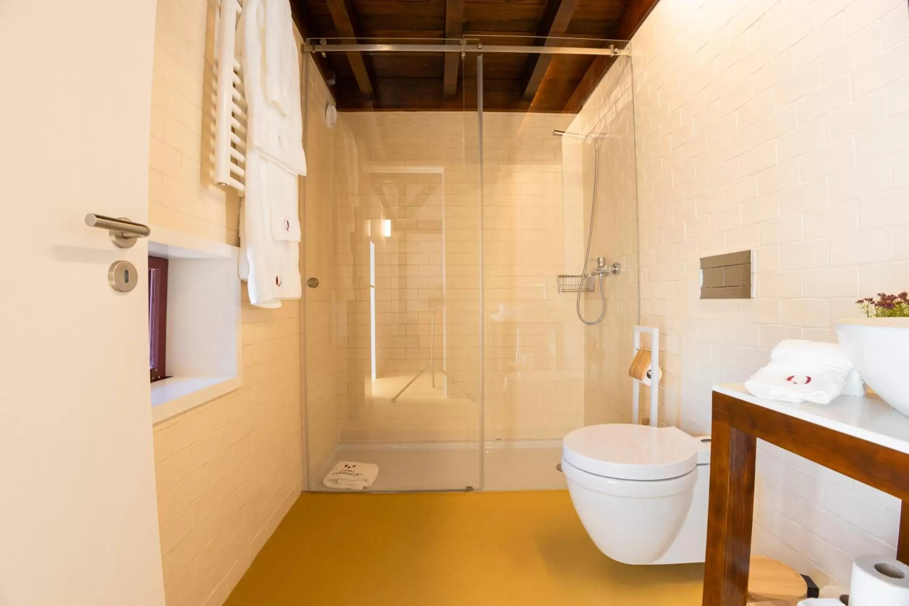 Bathroom in Quinta da Corredoura, Hotel Rural