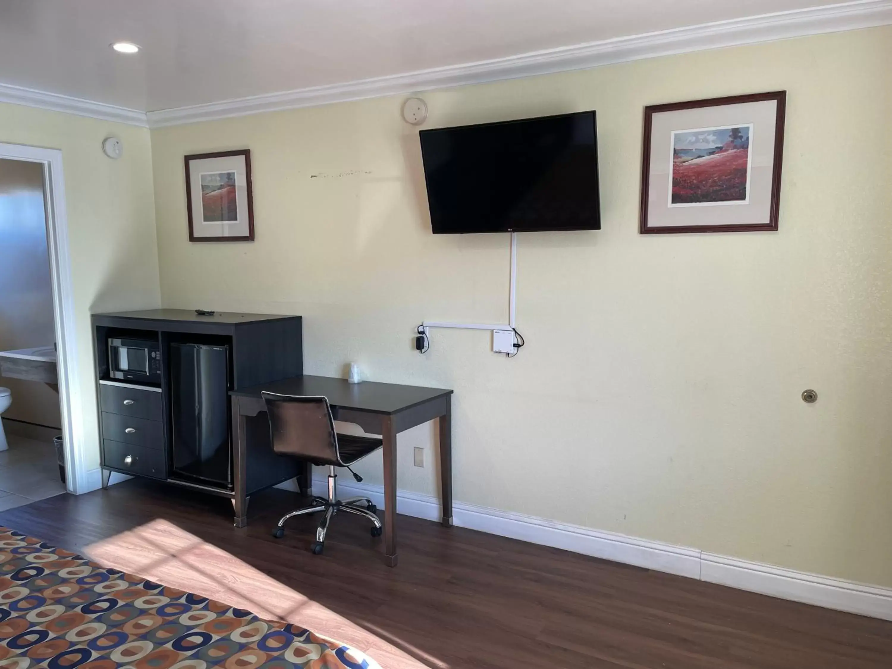 TV/Entertainment Center in ECONO LODGE- 1349 W Texas St Fairfield CA