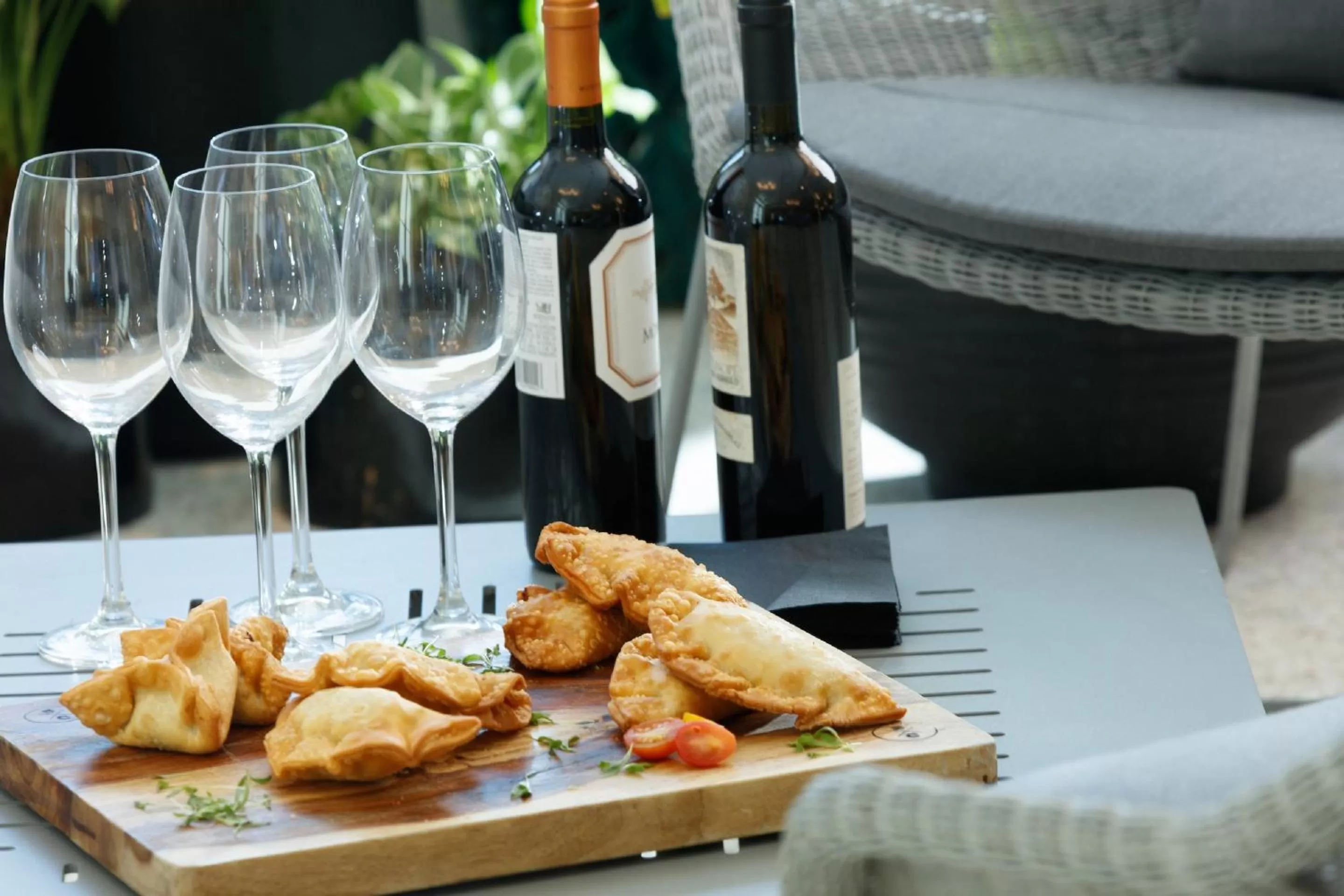 Restaurant/places to eat in Kimpton Surfcomber Hotel by IHG