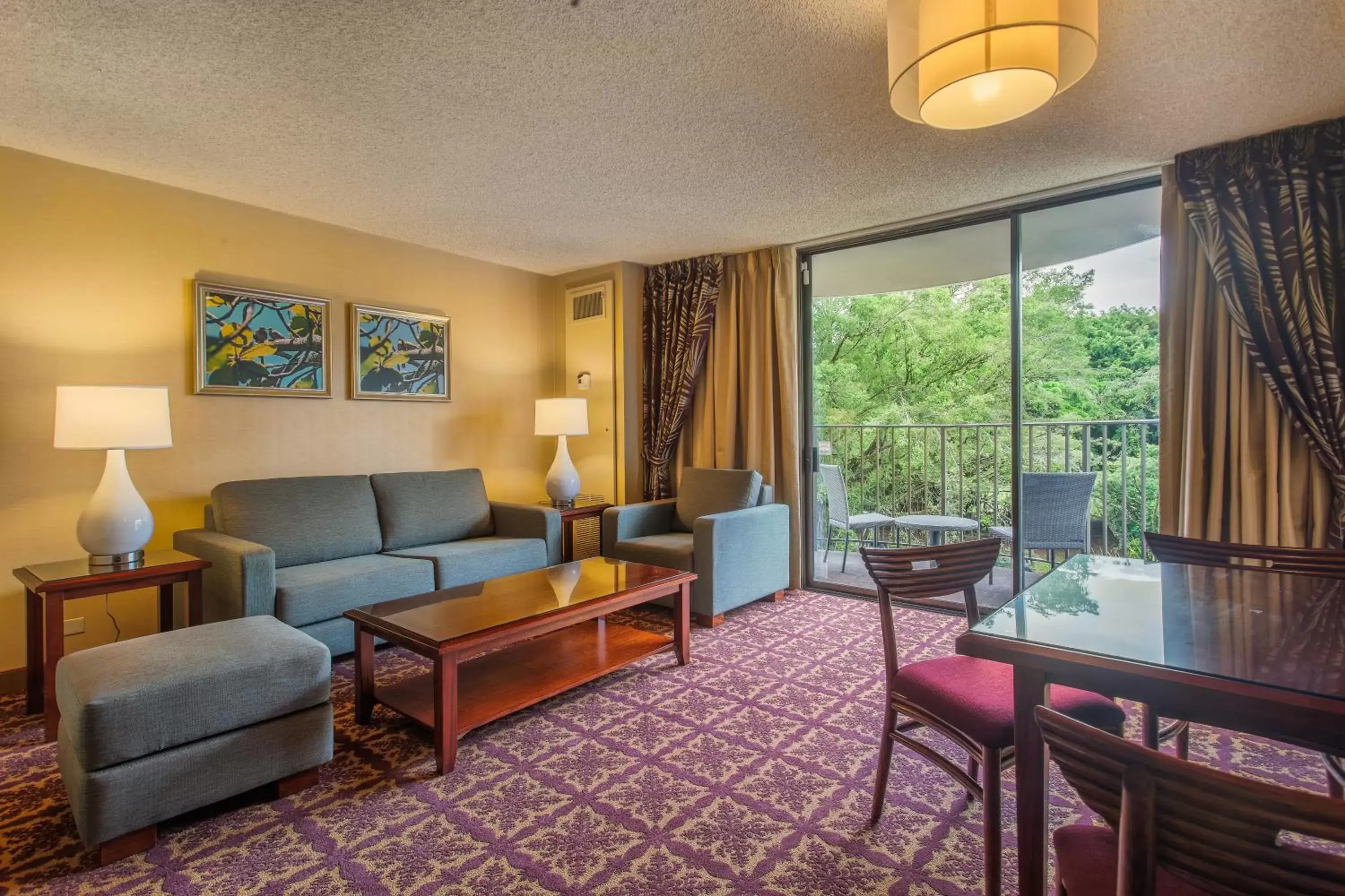 Living room, Seating Area in Castle Hilo Hawaiian Hotel