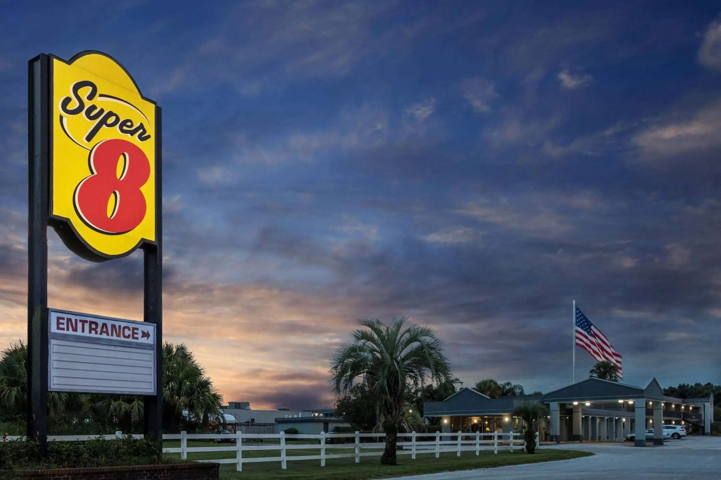 Property Building in Super 8 by Wyndham Ocala I-75