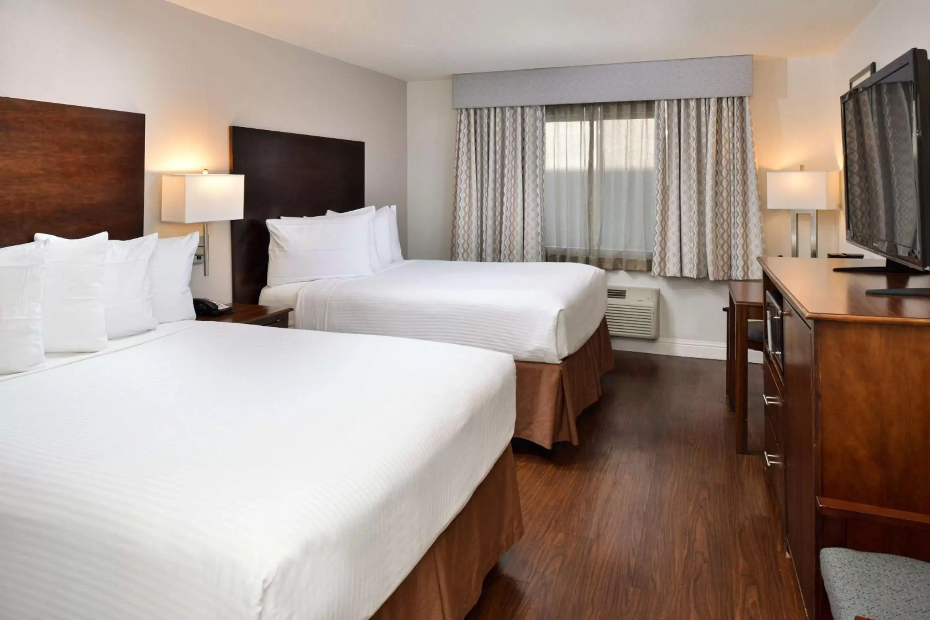 Photo of the whole room, Bed in Best Western Kettleman City Inn & Suites