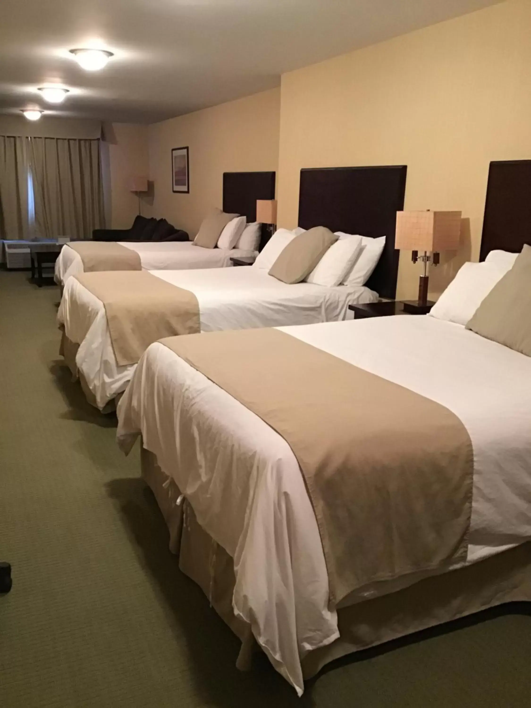 Bed in Ramada by Wyndham Williams Lake