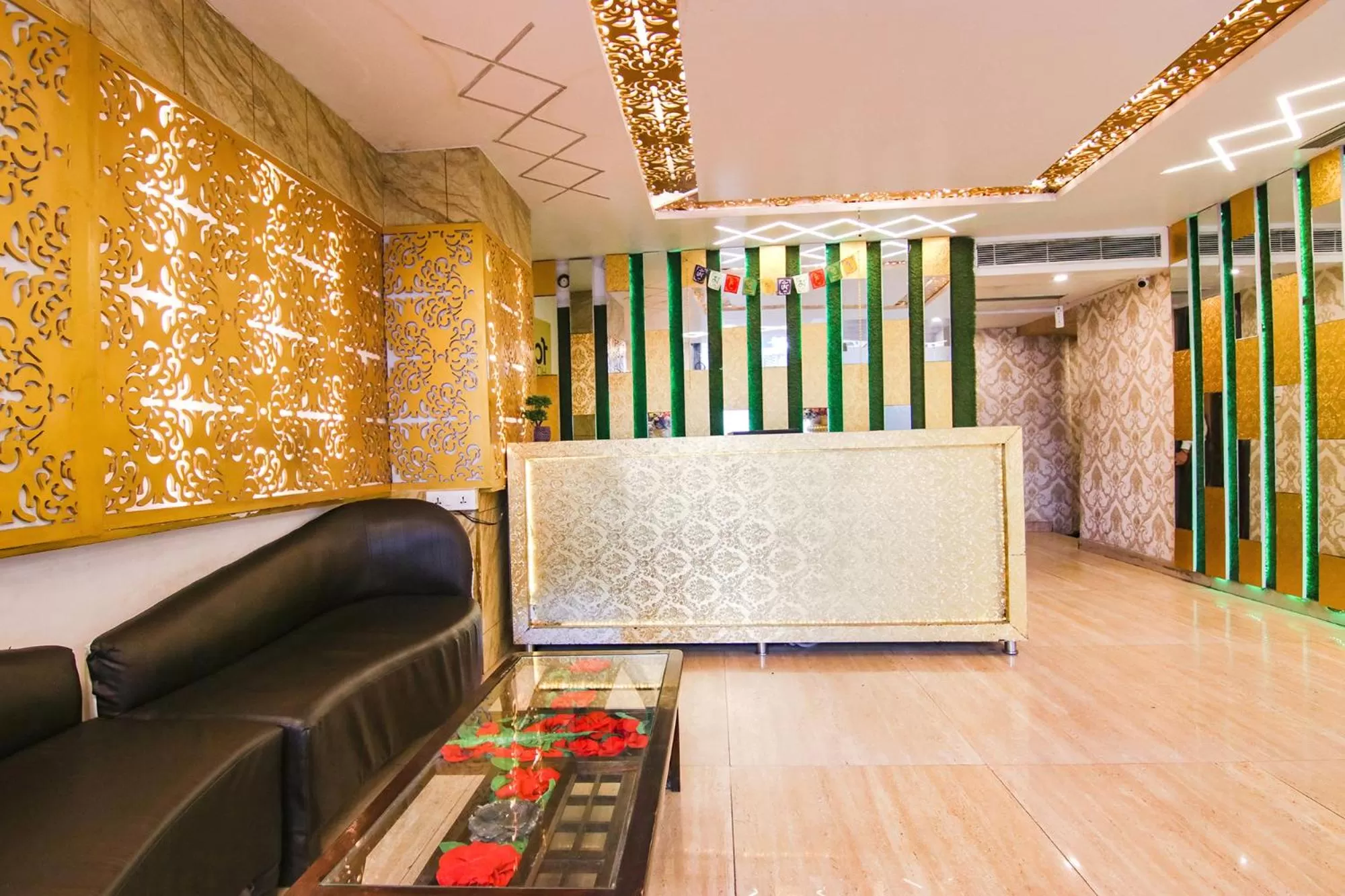 Living room, Lobby/Reception in FabHotel Sallow Grand