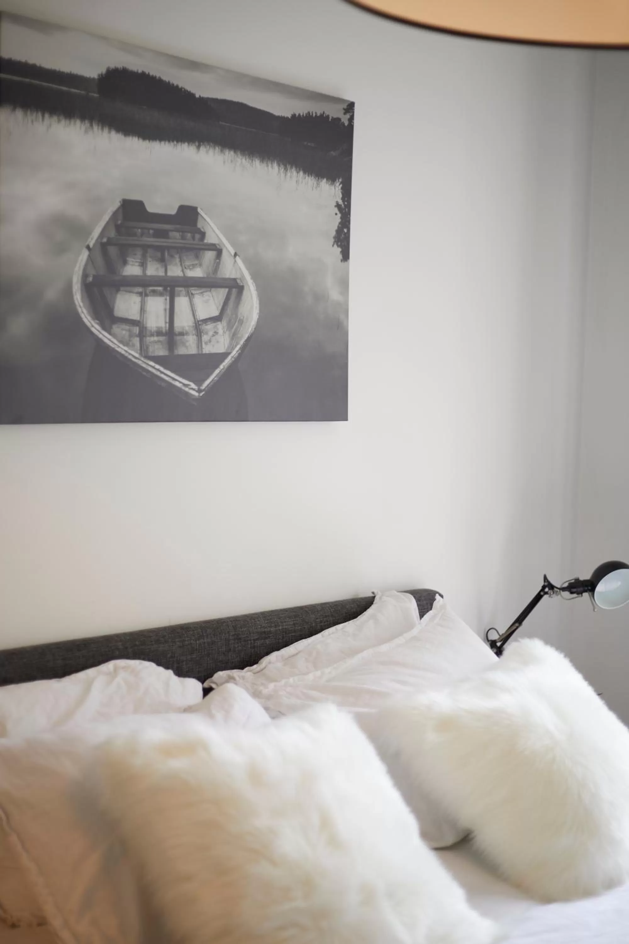 Bed in Modern Hideout Ace Location