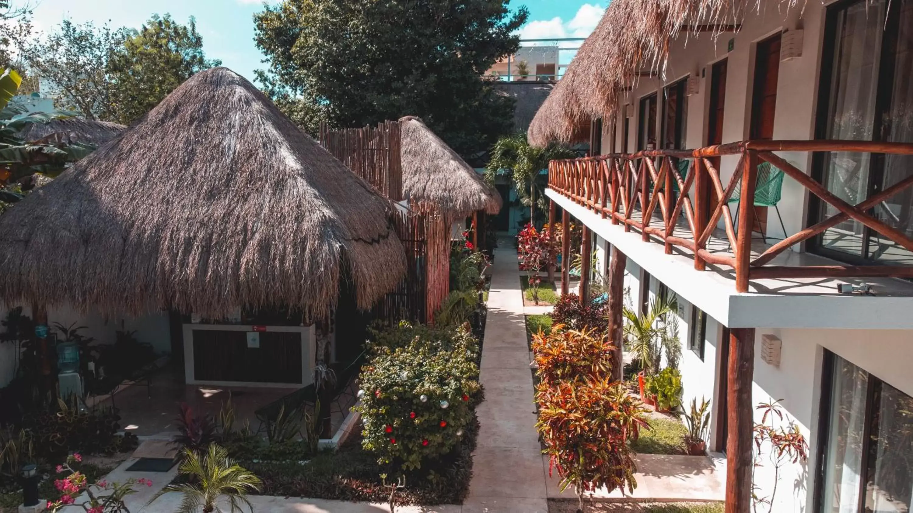 Facade/entrance in Azul 36 Hotel