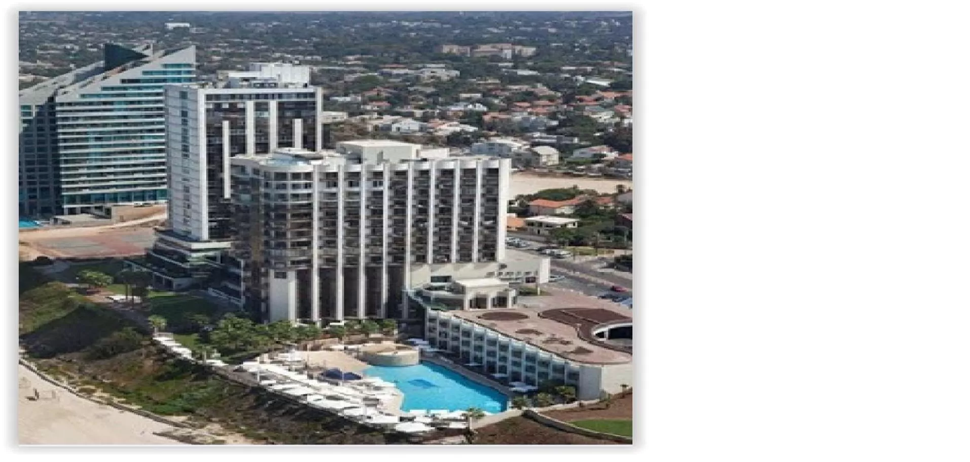 Swimming pool in Raphael Apartments