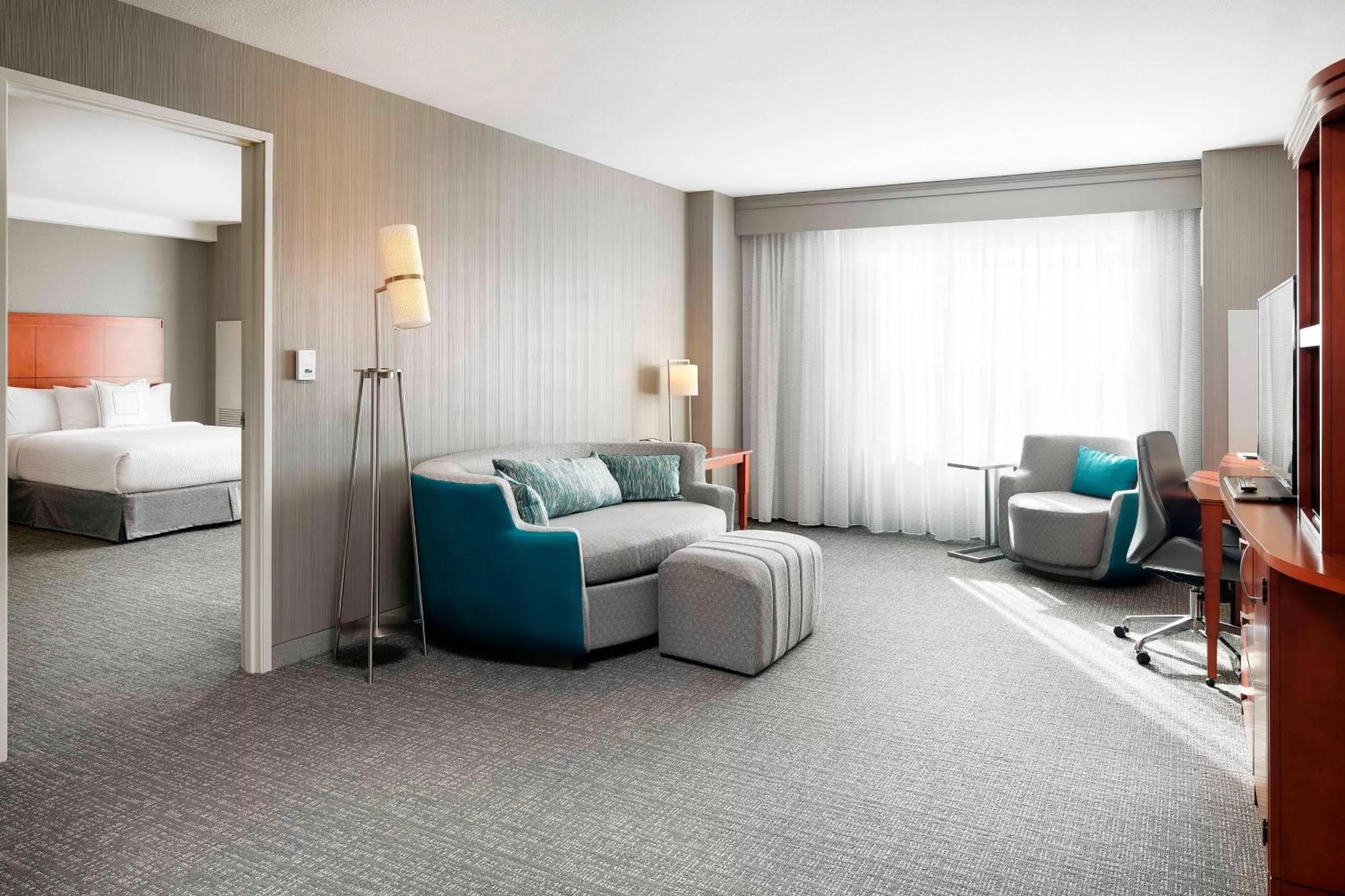 Living room, Bed in Courtyard Indianapolis Downtown