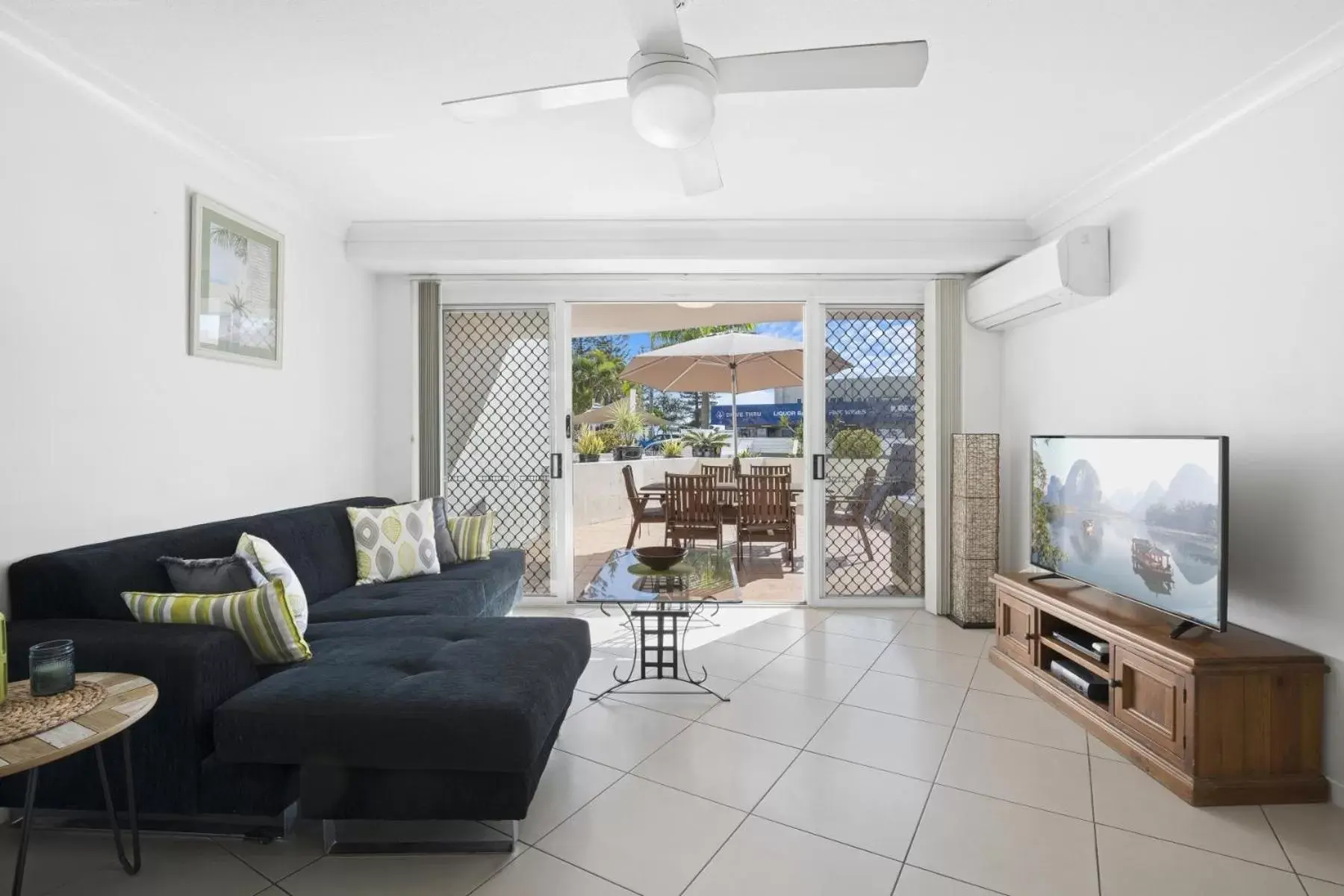 Living room, Seating Area in Kirra Palms Holiday Apartments