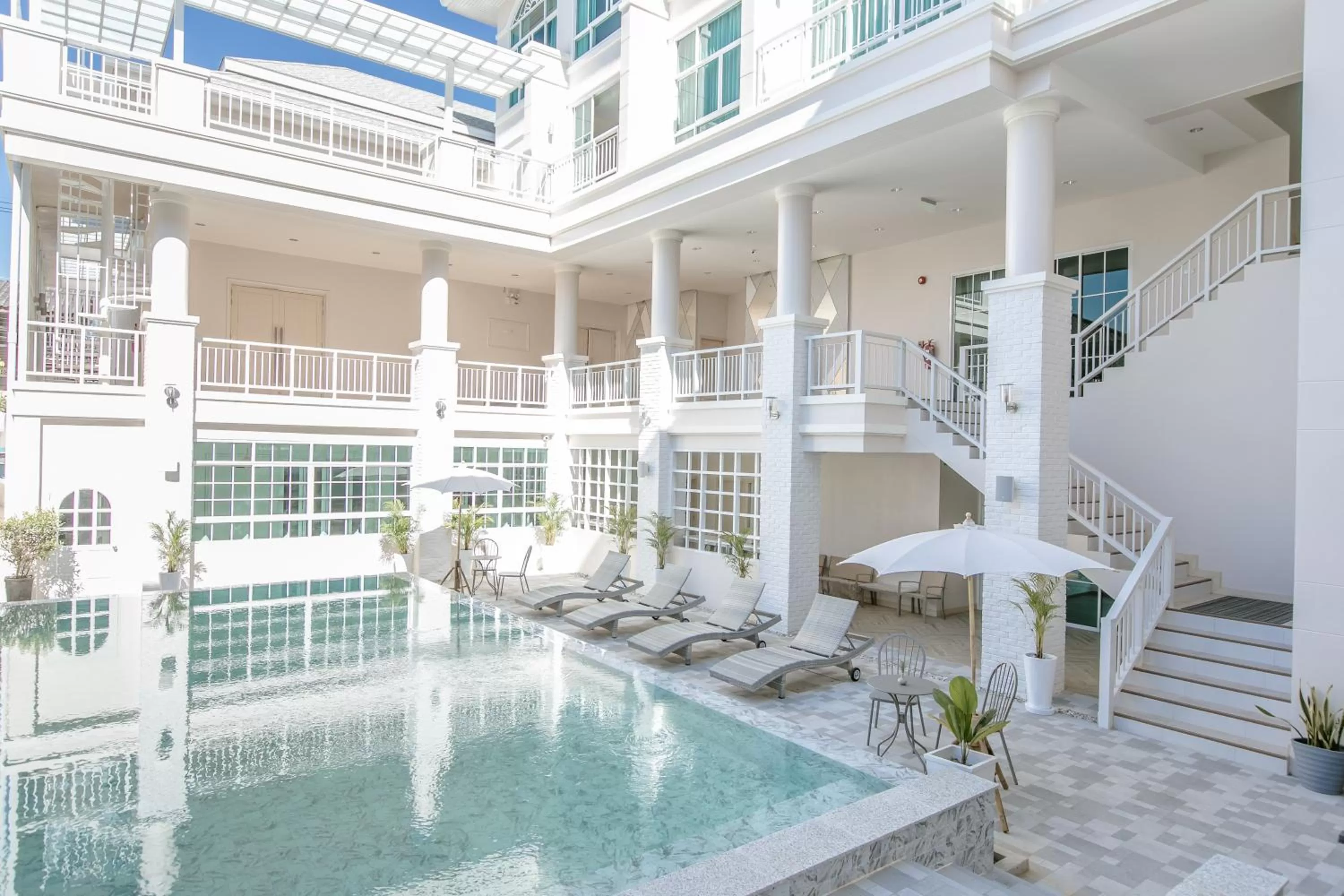 Day in De Hug Hotel & Residence