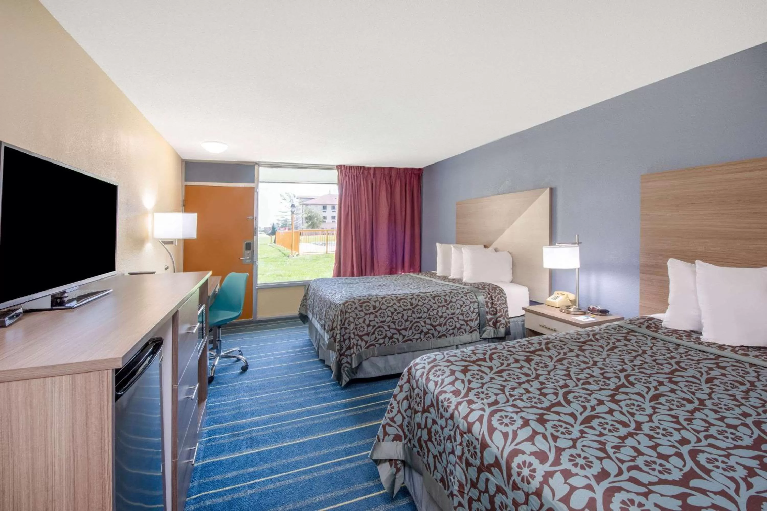 Photo of the whole room, Bed in Days Inn by Wyndham Salem, Illinois