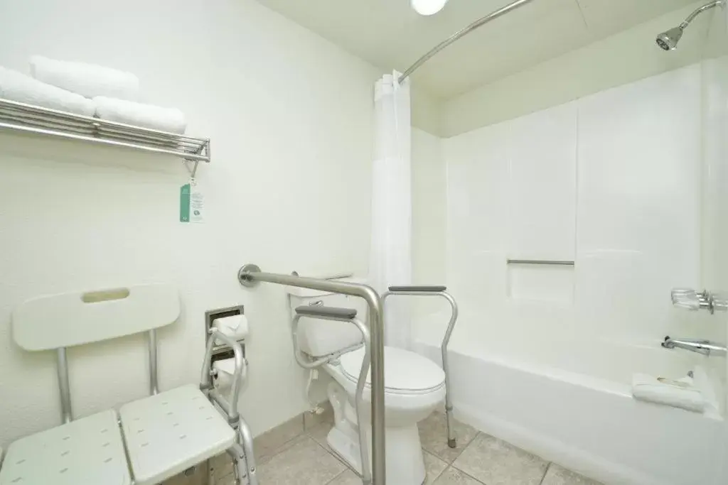 Shower, Bathroom in Quality Inn Parker