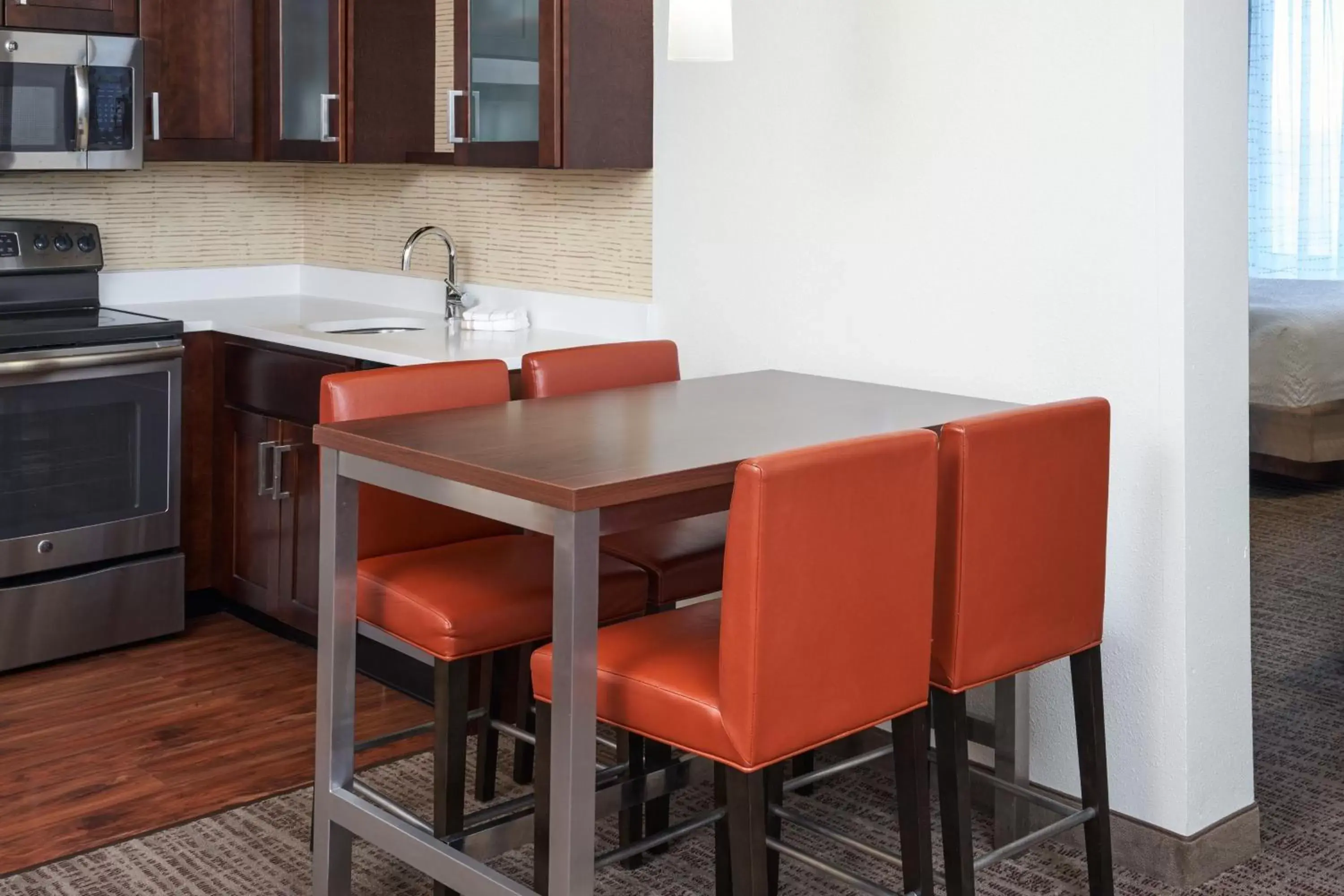 Photo of the whole room, Kitchen/Kitchenette in Residence Inn by Marriott Philadelphia Airport