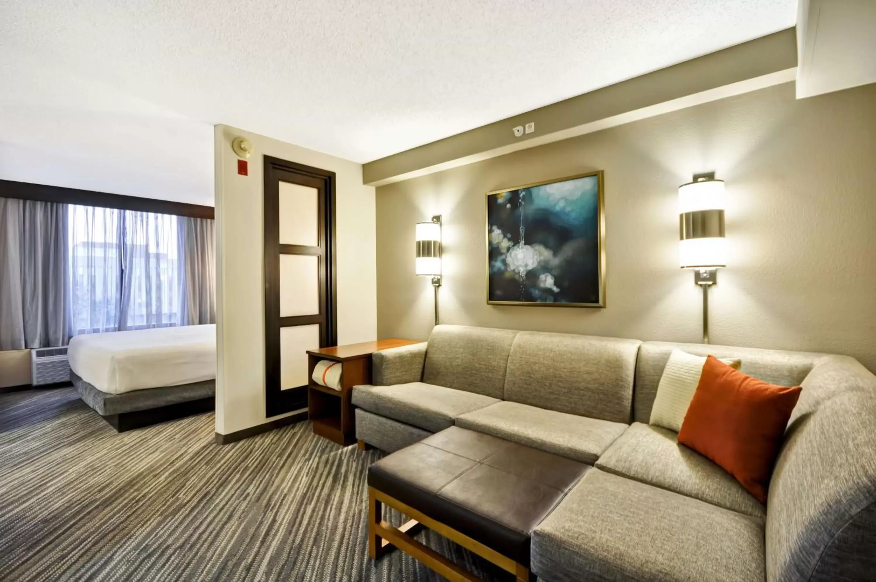 Photo of the whole room, Seating Area in Hyatt Place Albuquerque Uptown