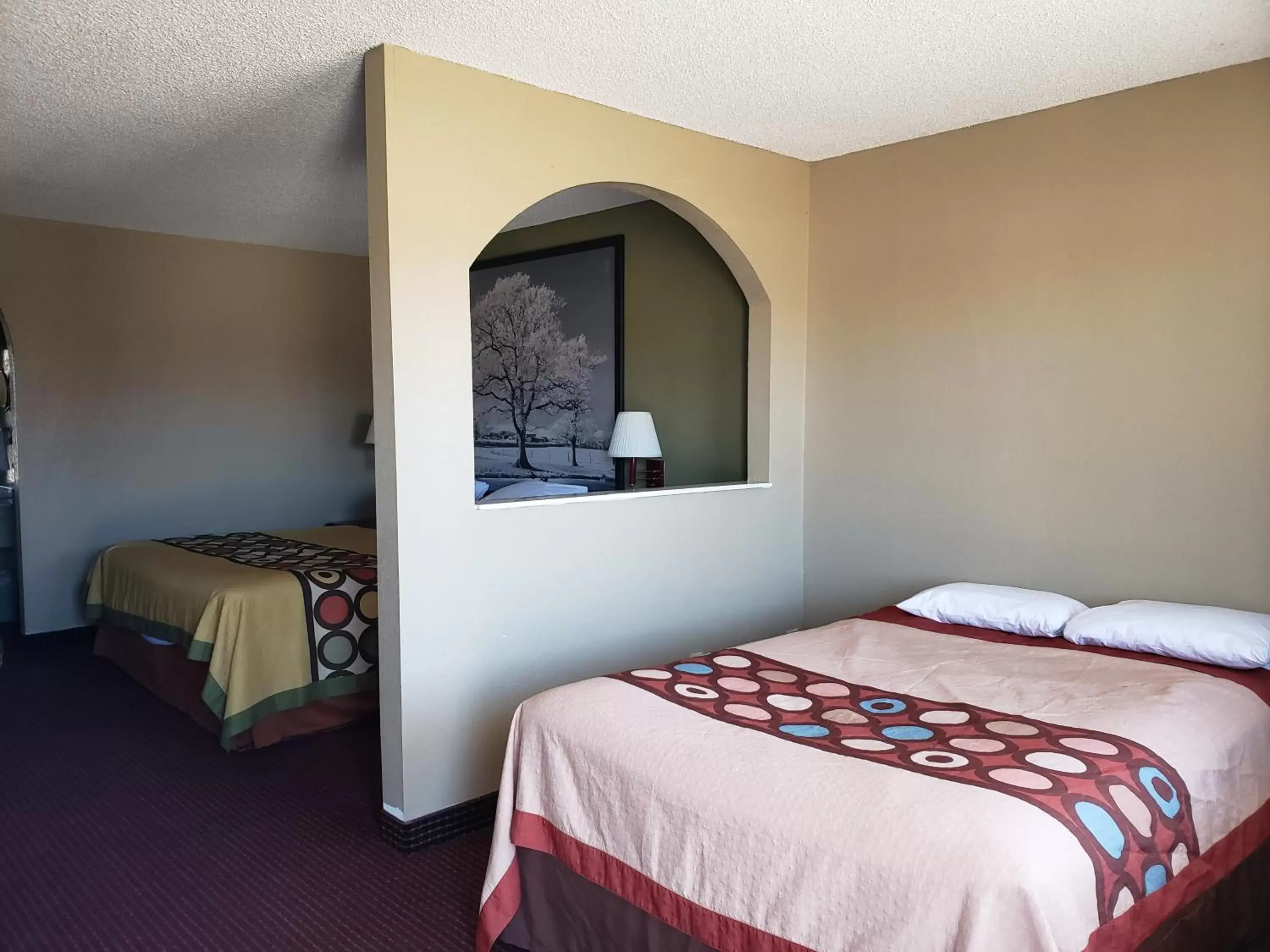 Bedroom, Bed in Super 8 by Wyndham Arkadelphia Caddo Valley Area