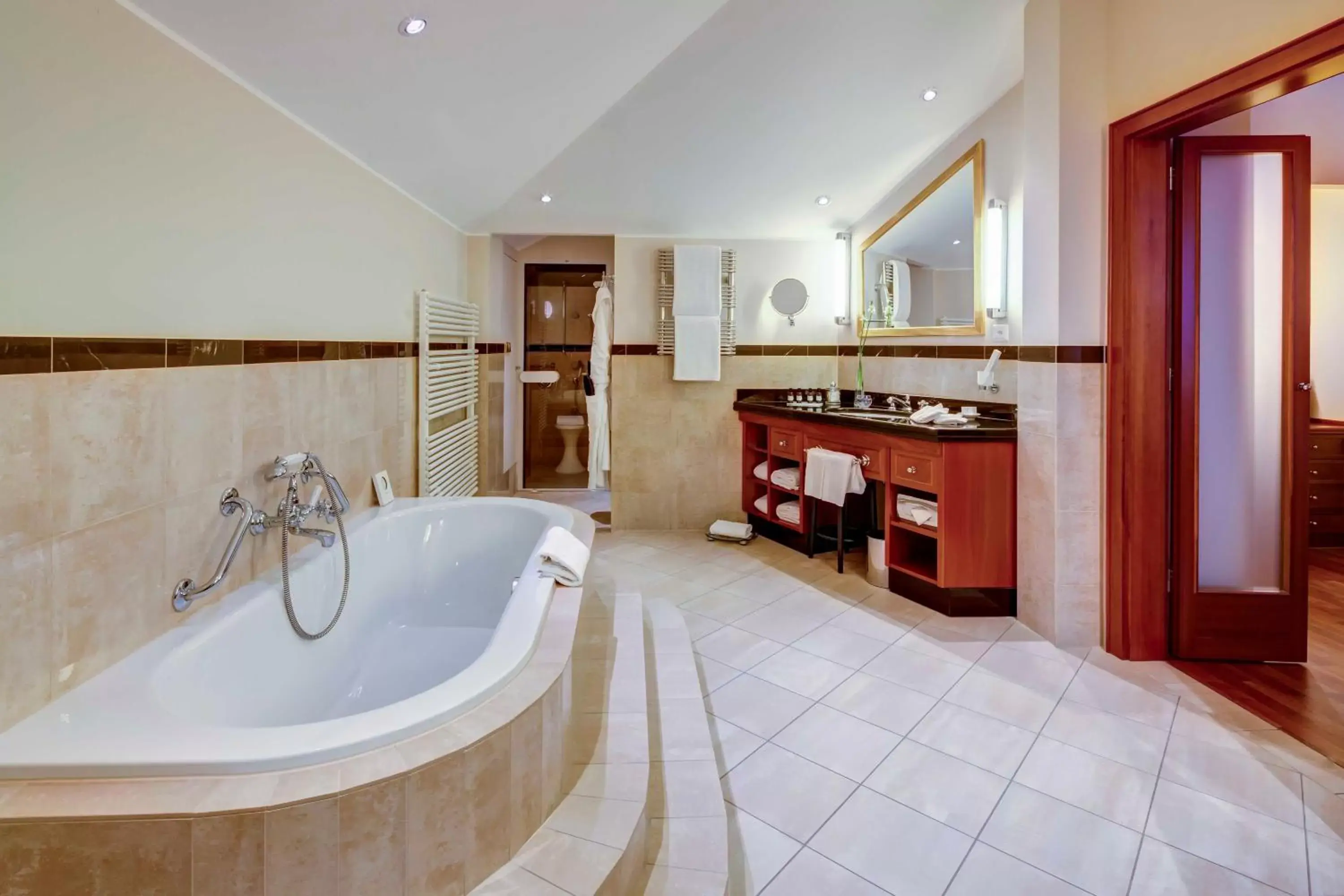 Shower, Bathroom in Grand Hotel des Bains Kempinski