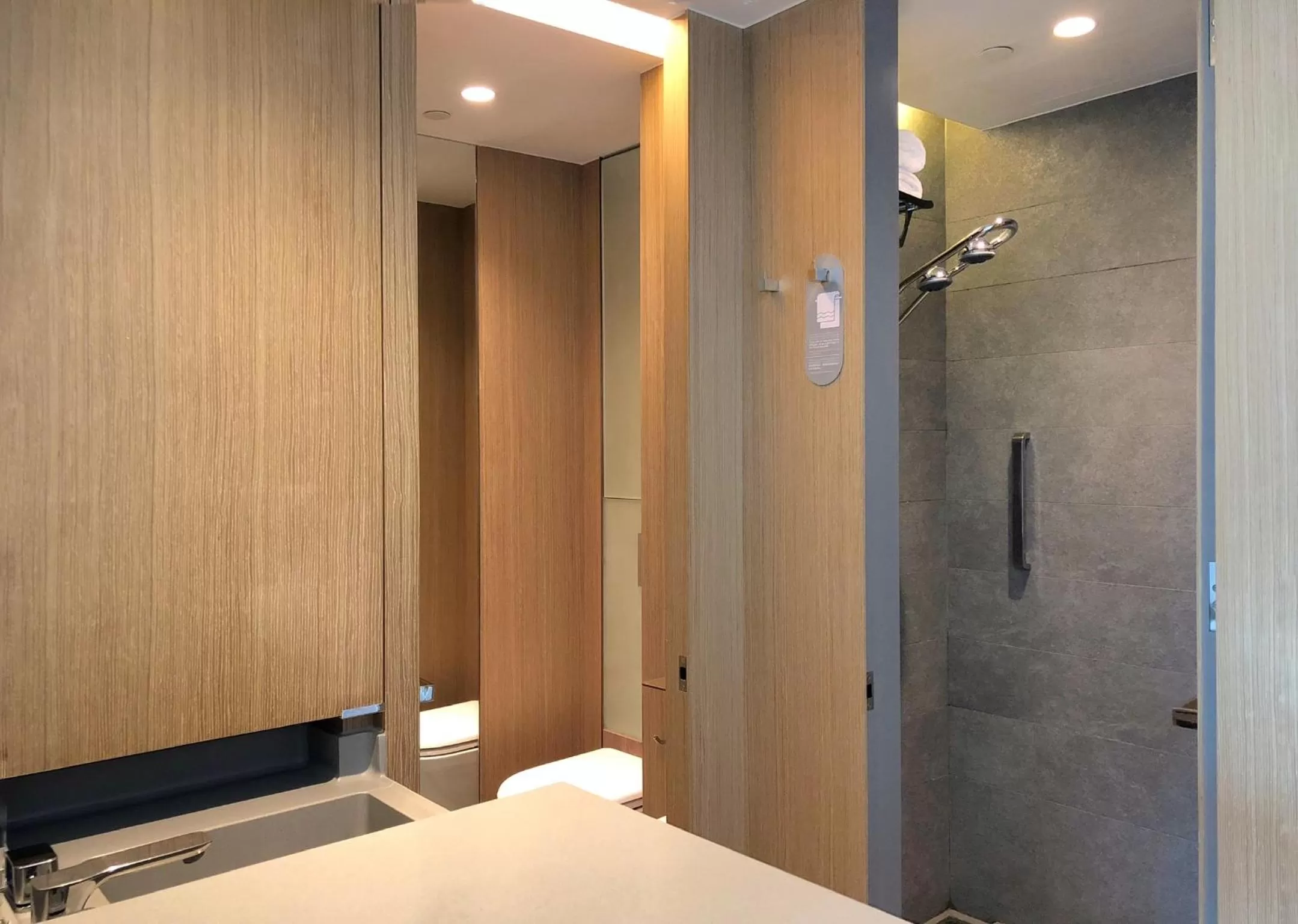 Shower in Hotel Stage