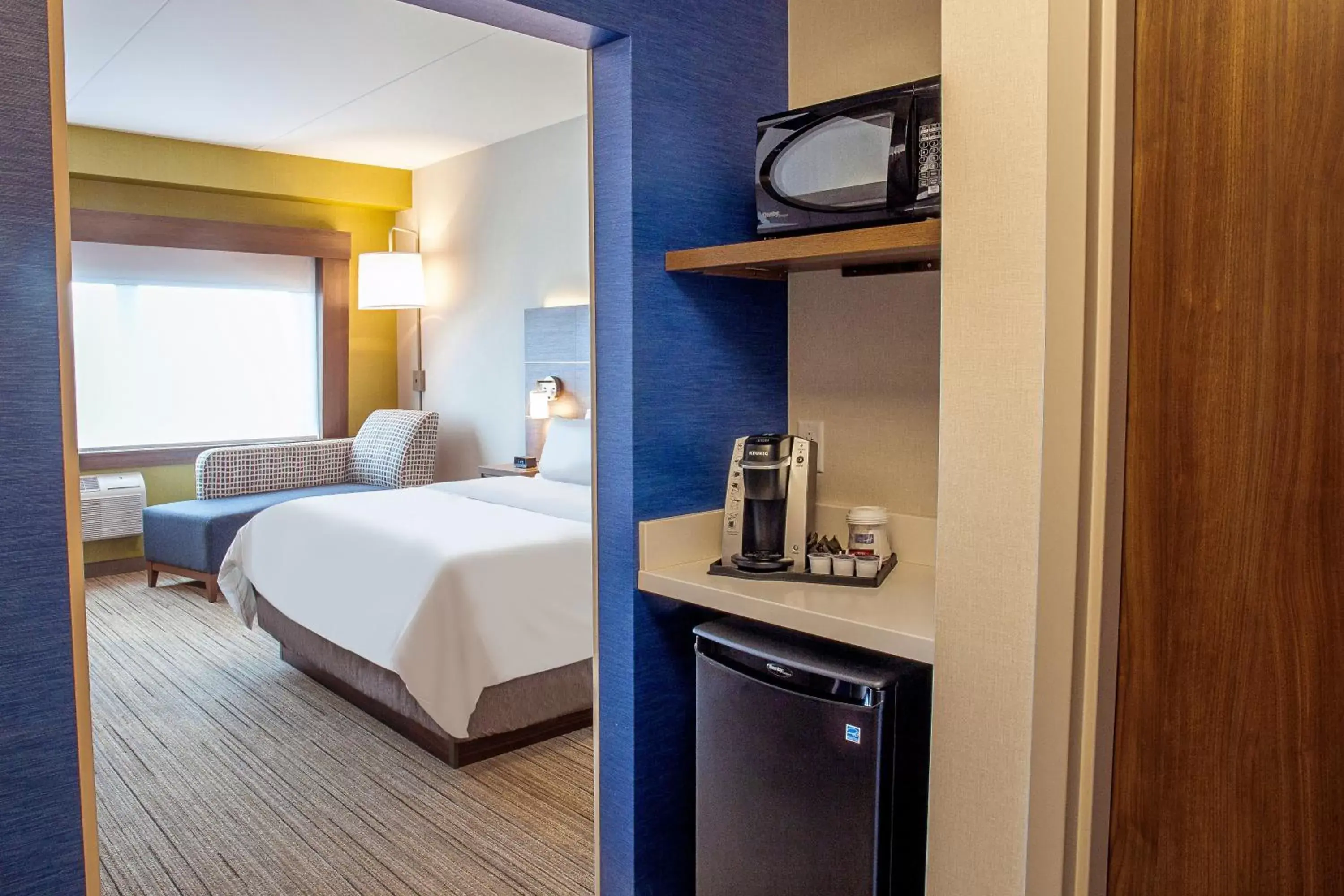 Photo of the whole room, Bed in Holiday Inn Express & Suites - Halifax – Dartmouth