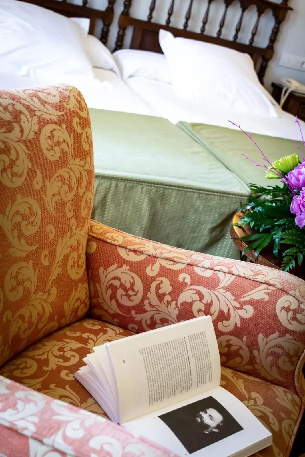 Pool view, Bed in Parador de Tordesillas Pool view, Bed in Parador de Tordesillas