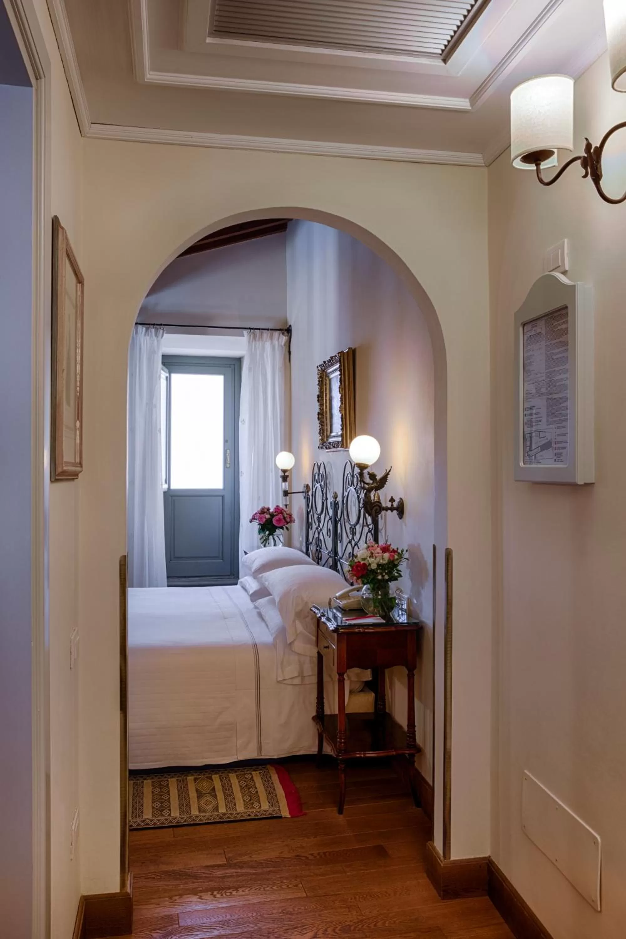 Photo of the whole room, Bed in Hotel Mulino di Firenze - WorldHotels Crafted