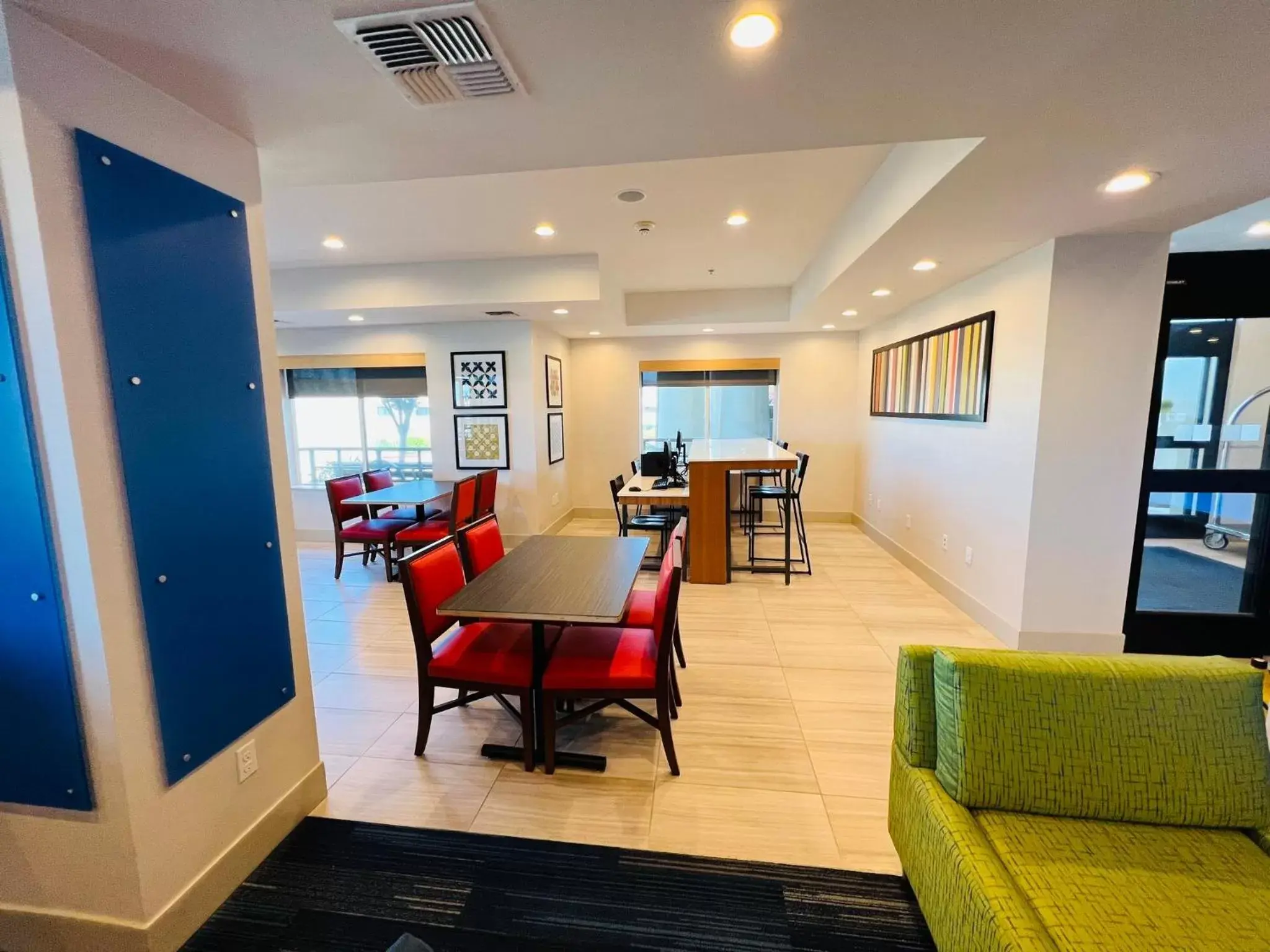 Other, Seating Area in Holiday Inn Express & Suites Salinas, an IHG Hotel