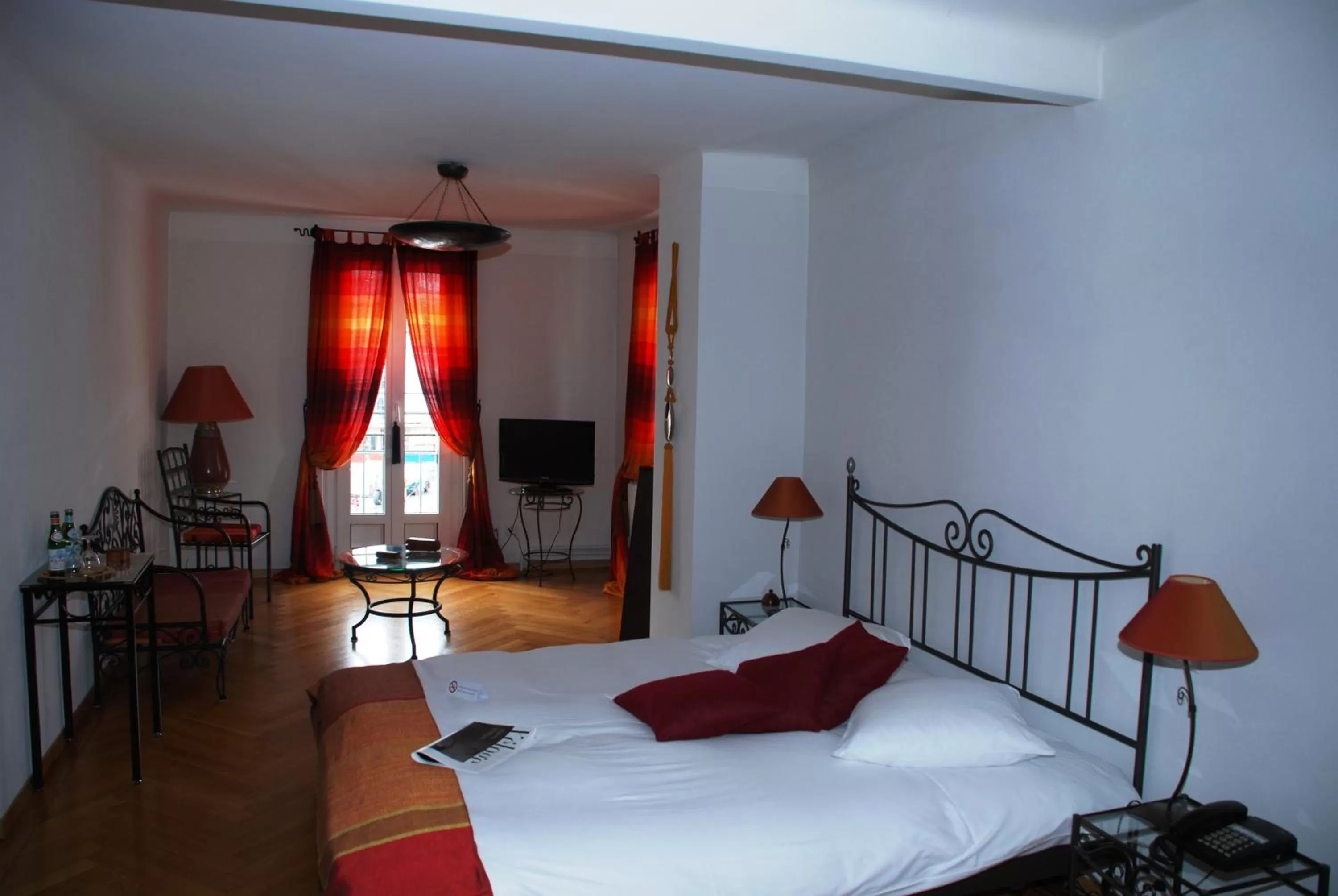 Bed in Hostellerie de Genève