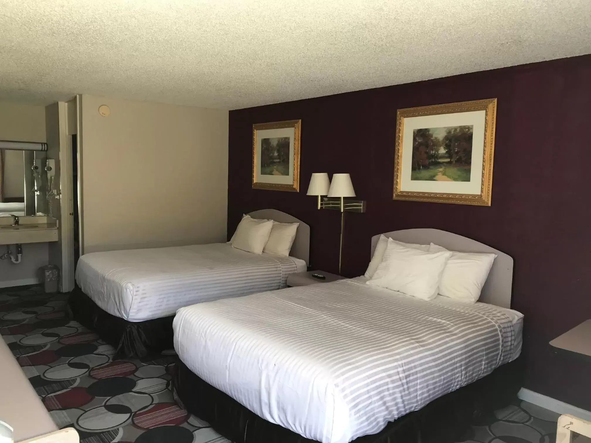 Bed in Americas Best Value Inn & Suites-Dalton, GA - I-75, Exit- 328