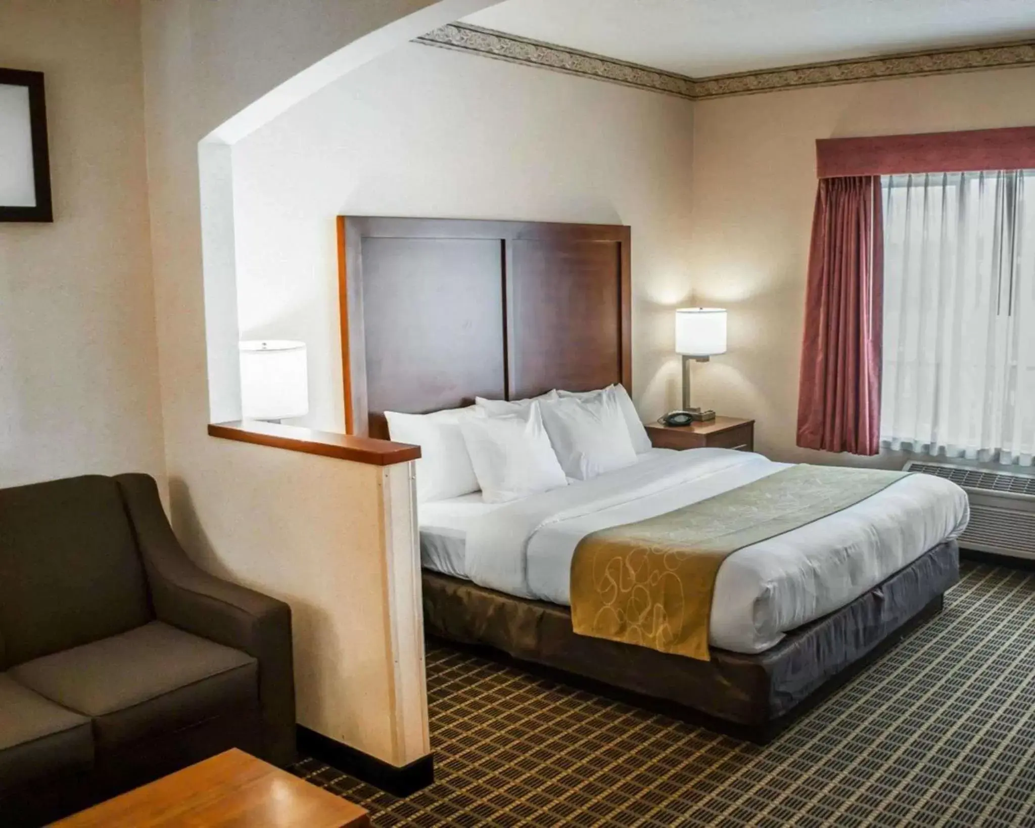 King Suite - Non-Smoking in Comfort Suites Portland Southwest King Suite - Non-Smoking in Comfort Suites Portland Southwest