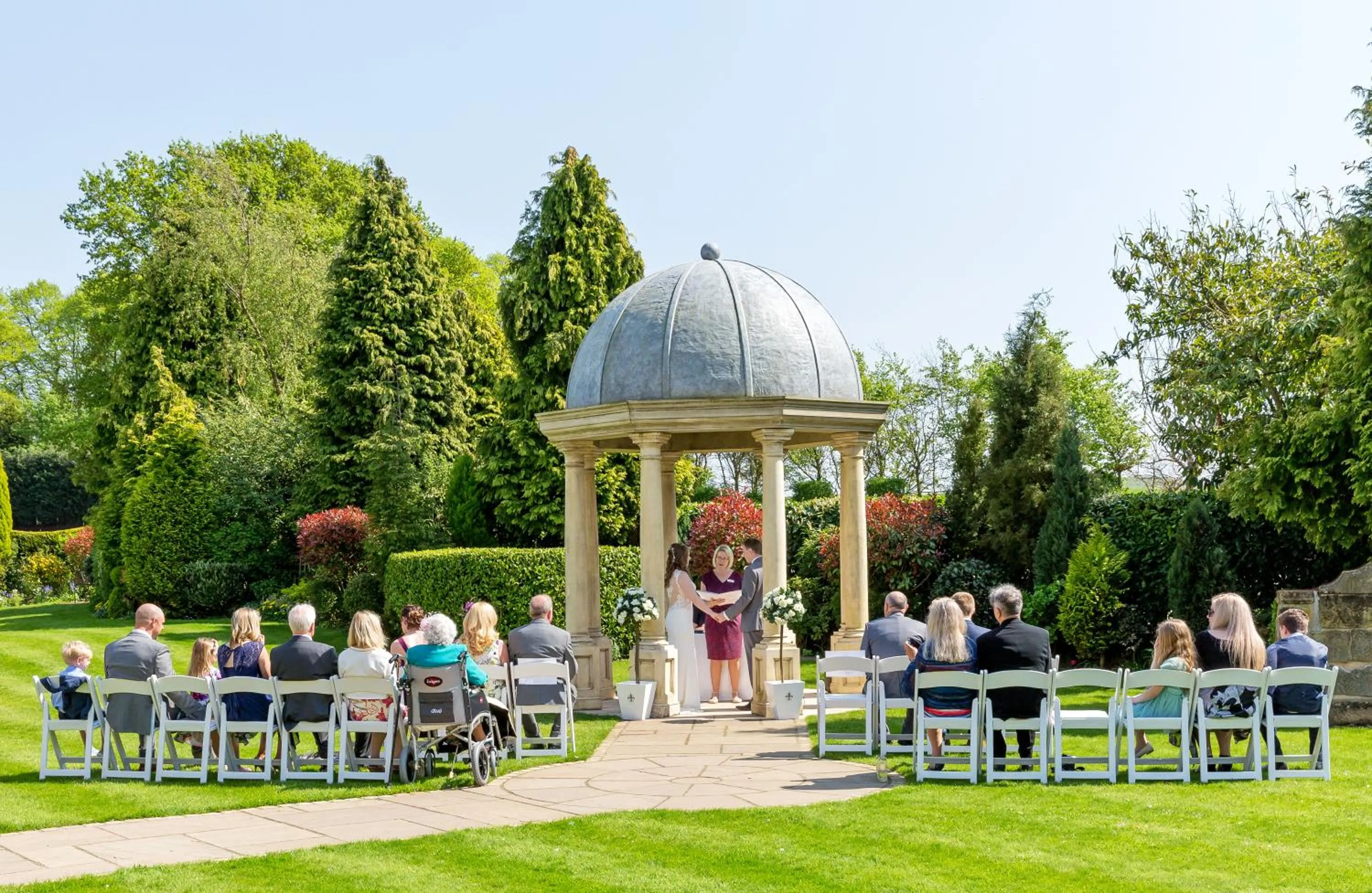Garden in Rogerthorpe Manor Hotel