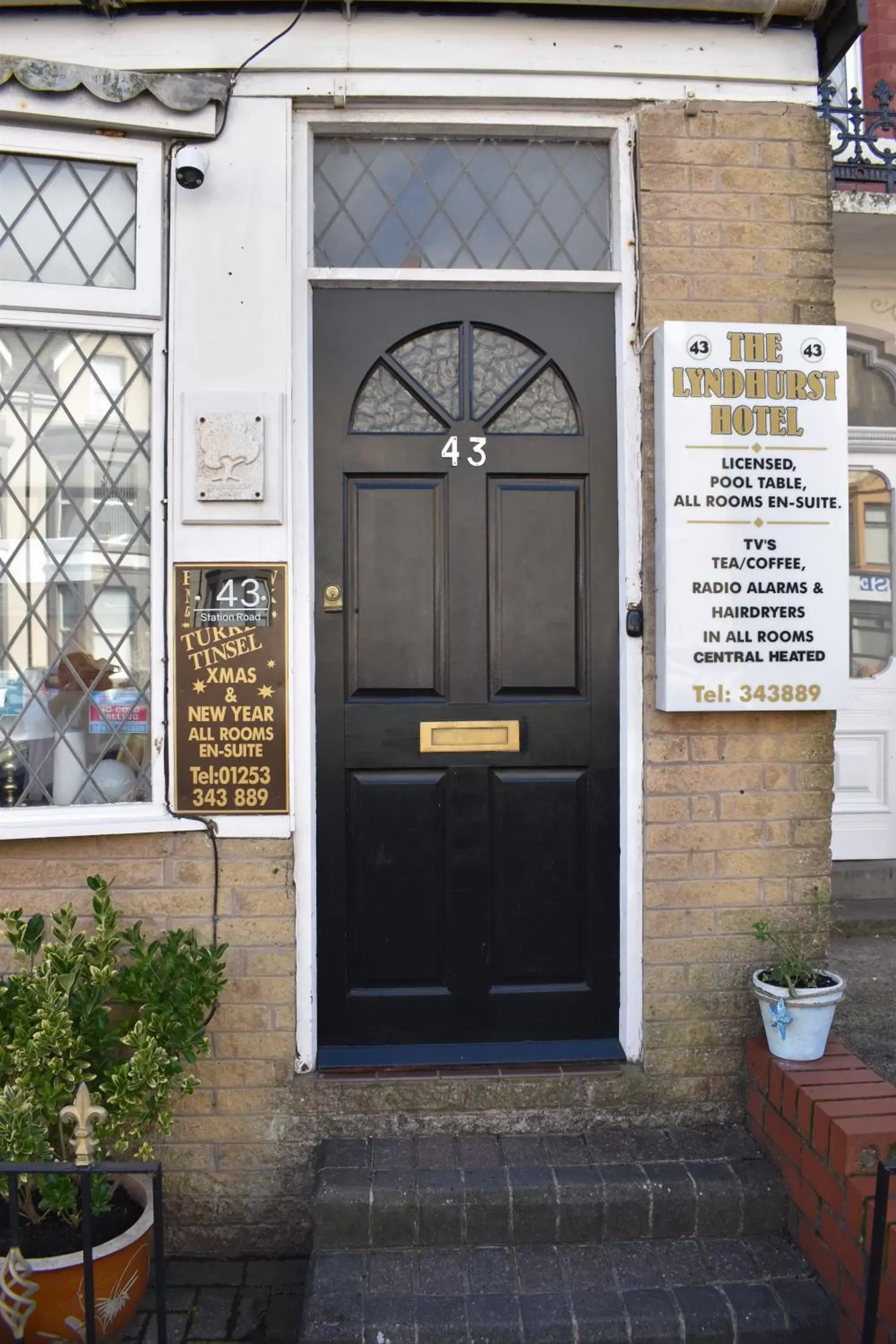 Facade/entrance in Lyndhurst Hotel