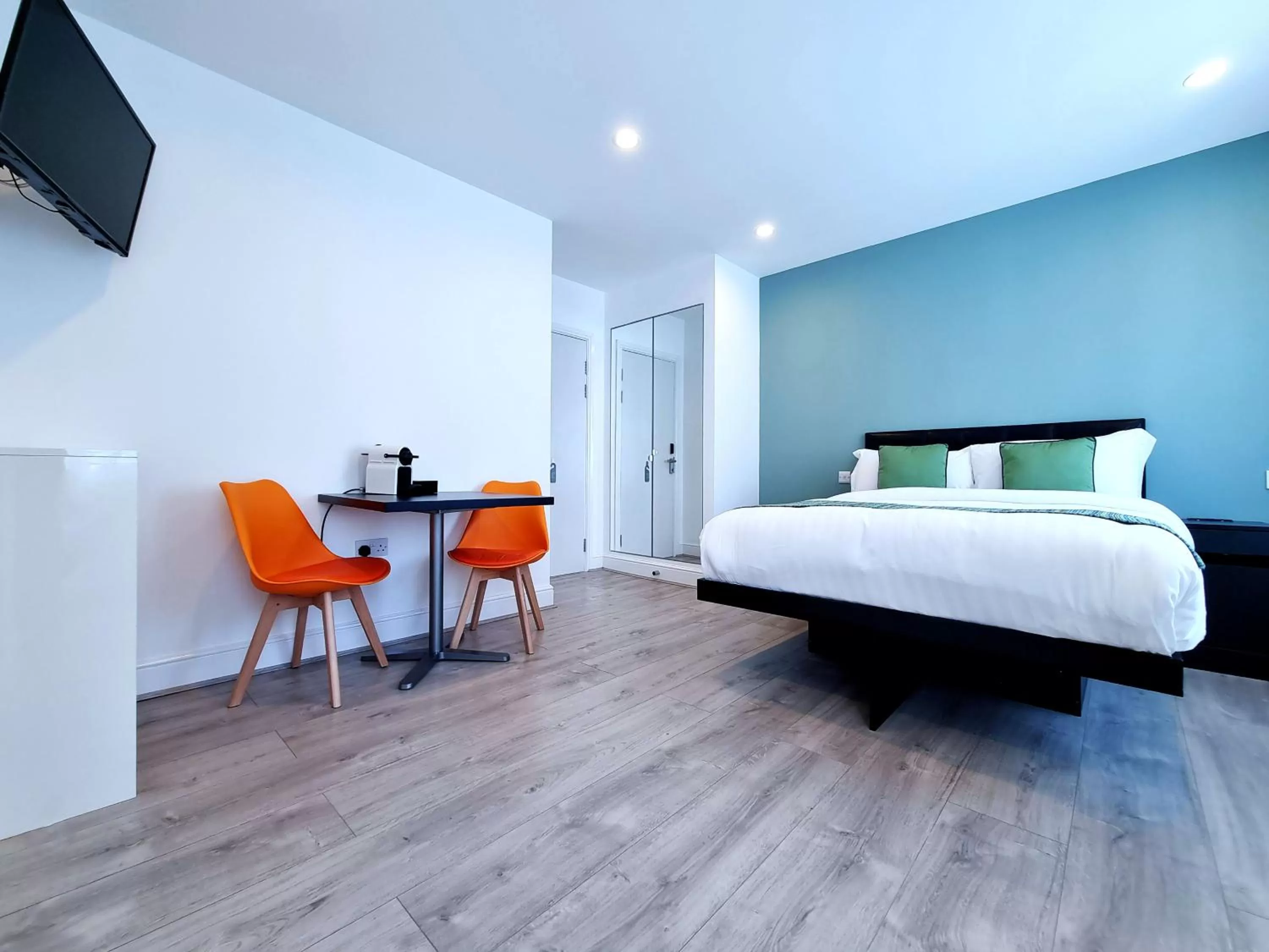 Bedroom, Bed in 146 STUDIOS Marylebone