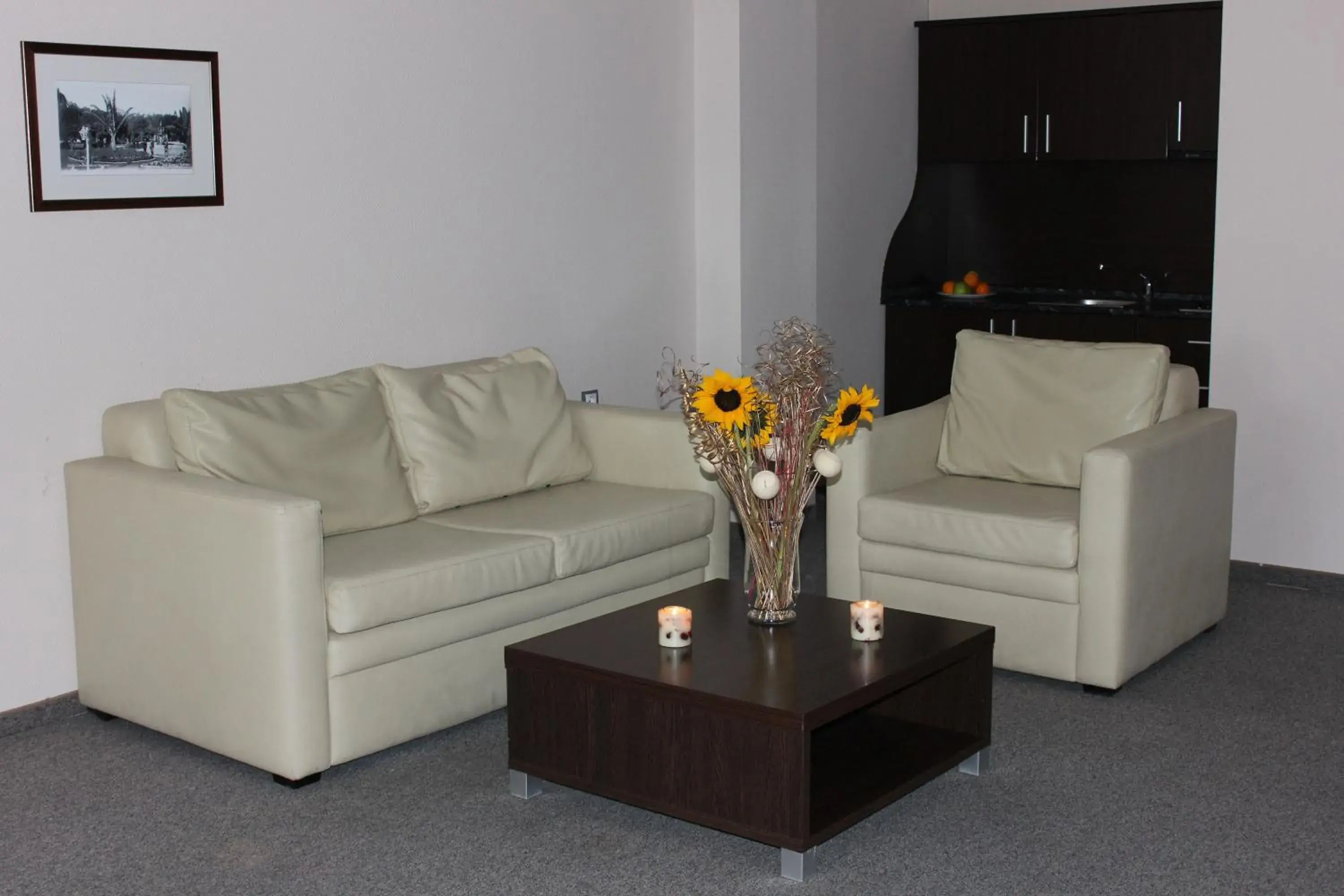 Photo of the whole room, Seating Area in Kendros Hotel