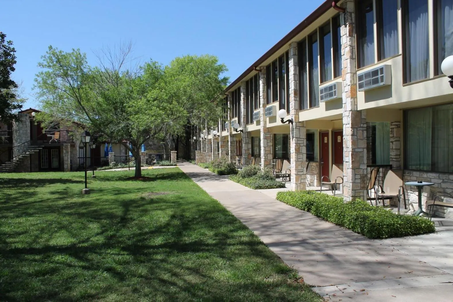 Property building in Inn of the Hills Hotel and Conference Center