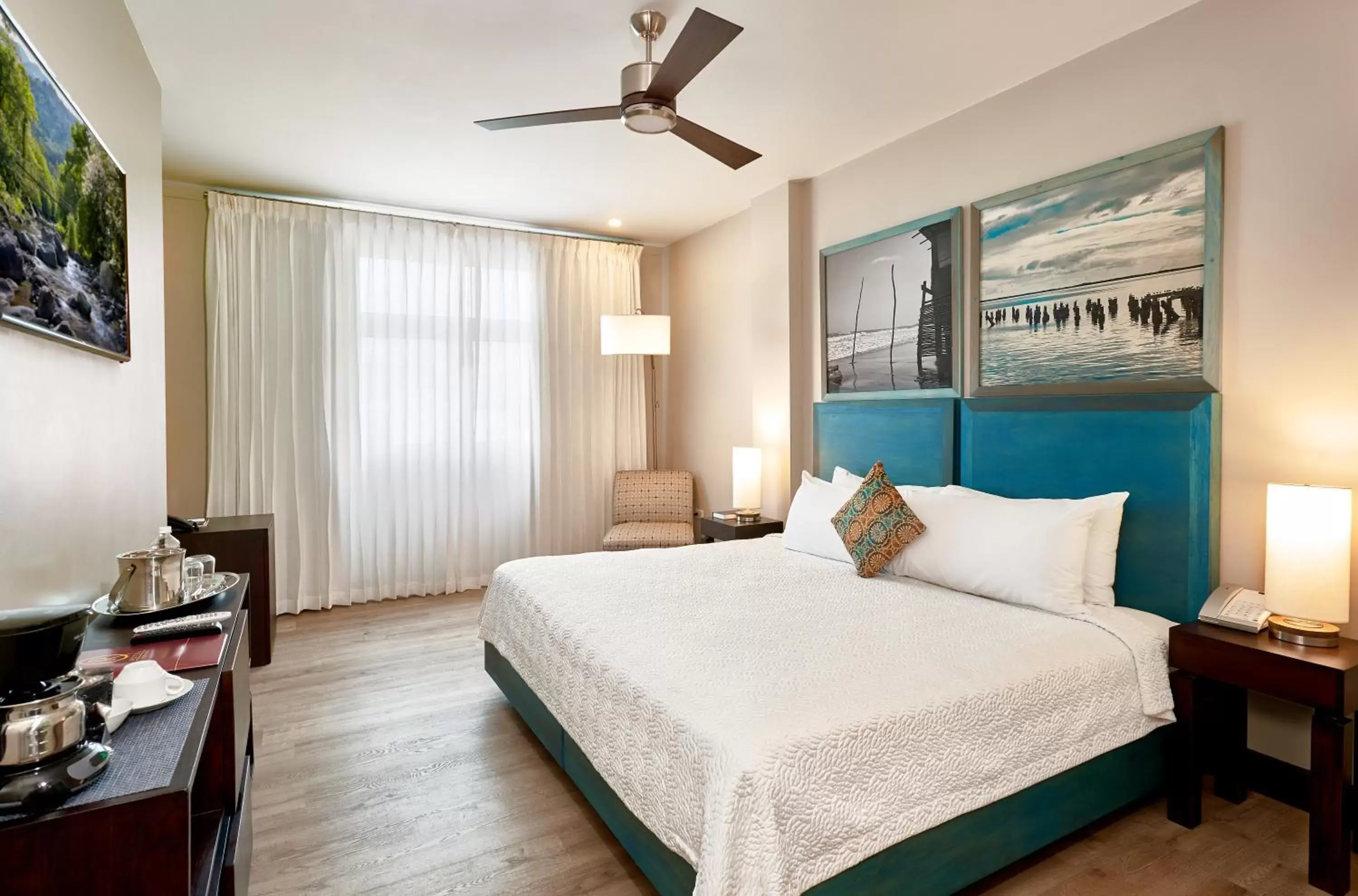 Photo of the whole room, Bed in R Hotel Kingston Photo of the whole room, Bed in R Hotel Kingston