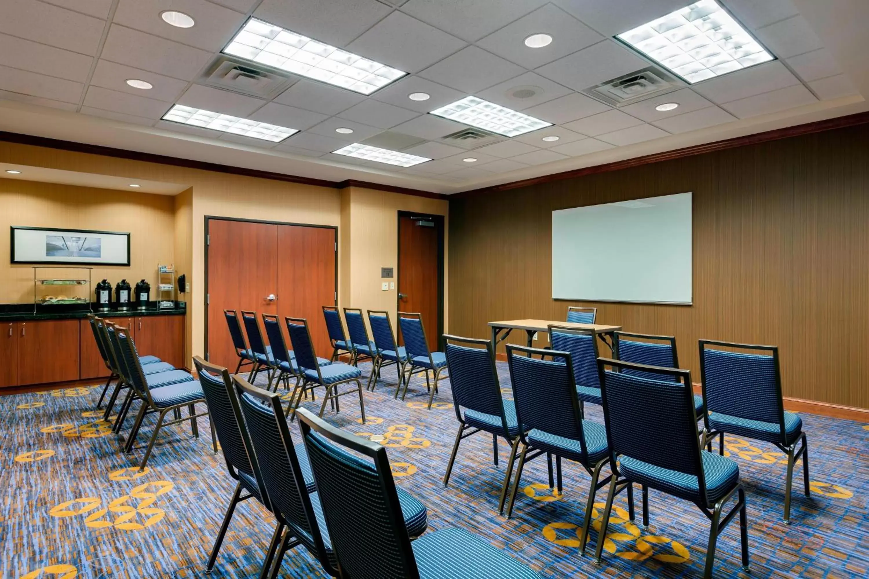 Meeting/conference room in Courtyard by Marriott Chicago Schaumburg/Woodfield Mall