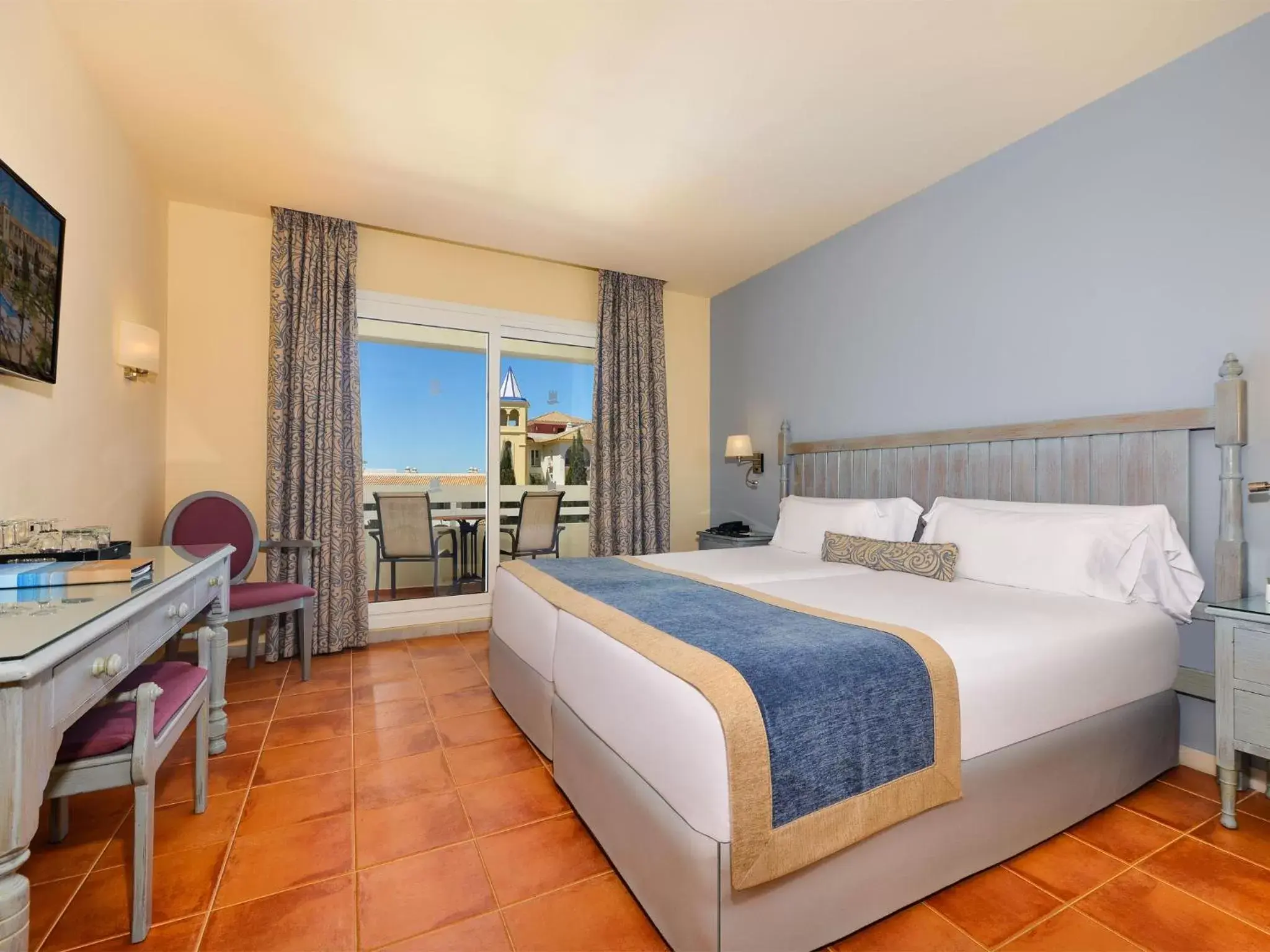 Double Room with Side Sea View (2 Adults + 1 Child) in Hotel Fuerte Conil-Resort