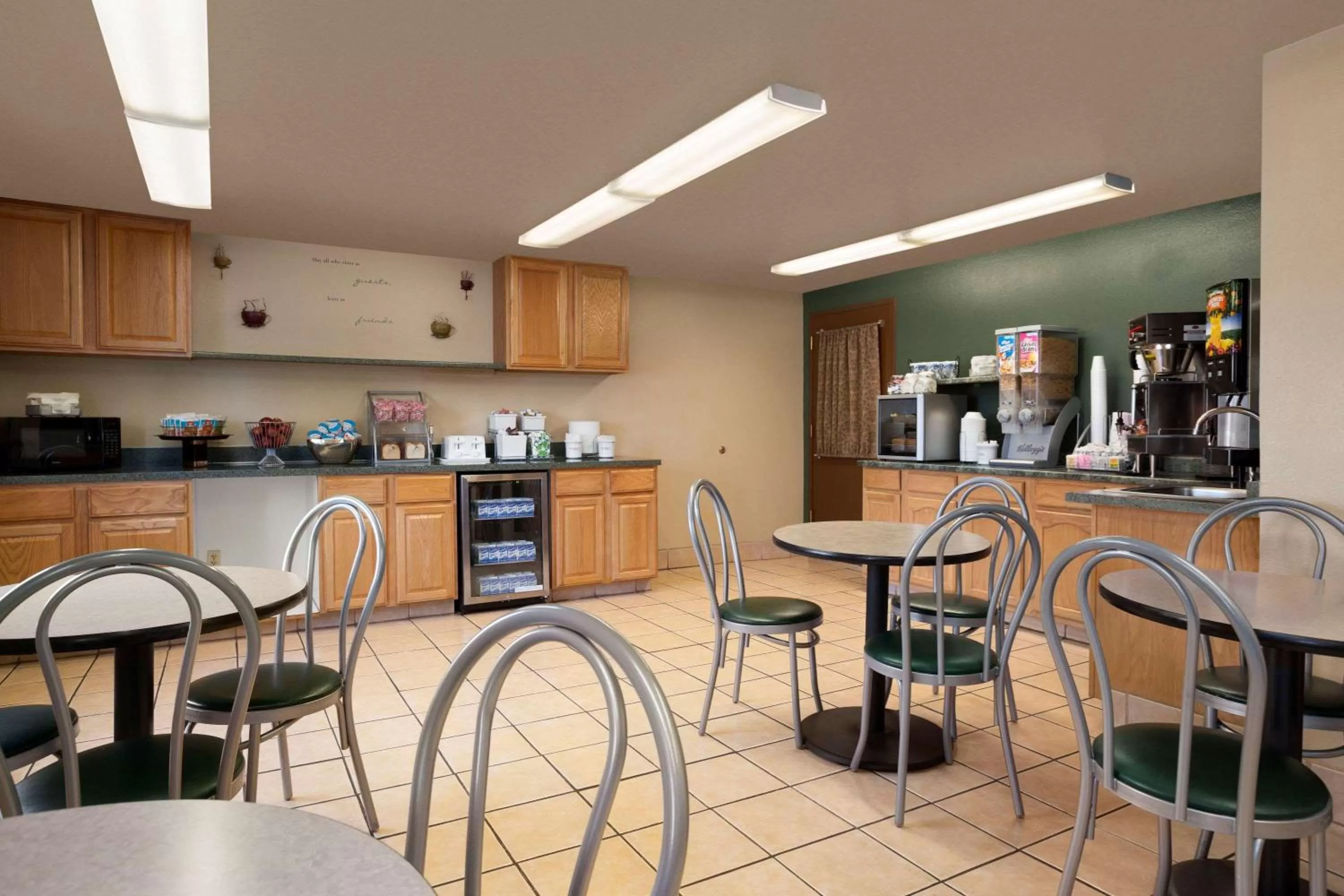 Restaurant/places to eat in Super 8 by Wyndham Coeur d'Alene