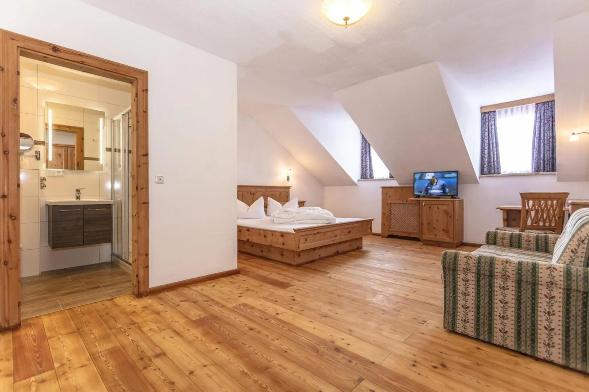 Photo of the whole room, Bed in Hotel Rupertihof