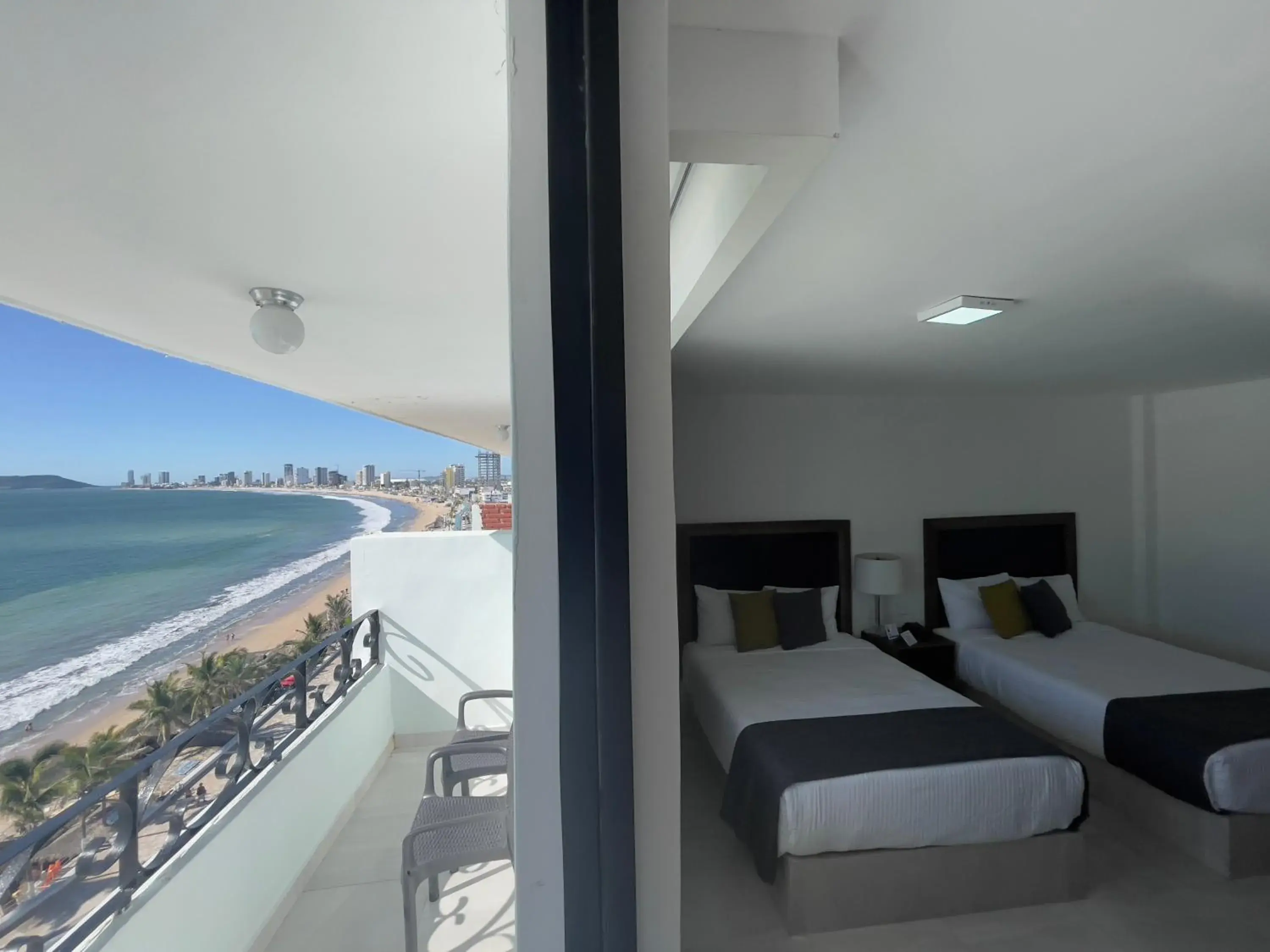 Photo of the whole room, Bed in Hacienda Mazatlán sea view Photo of the whole room, Bed in Hacienda Mazatlán sea view