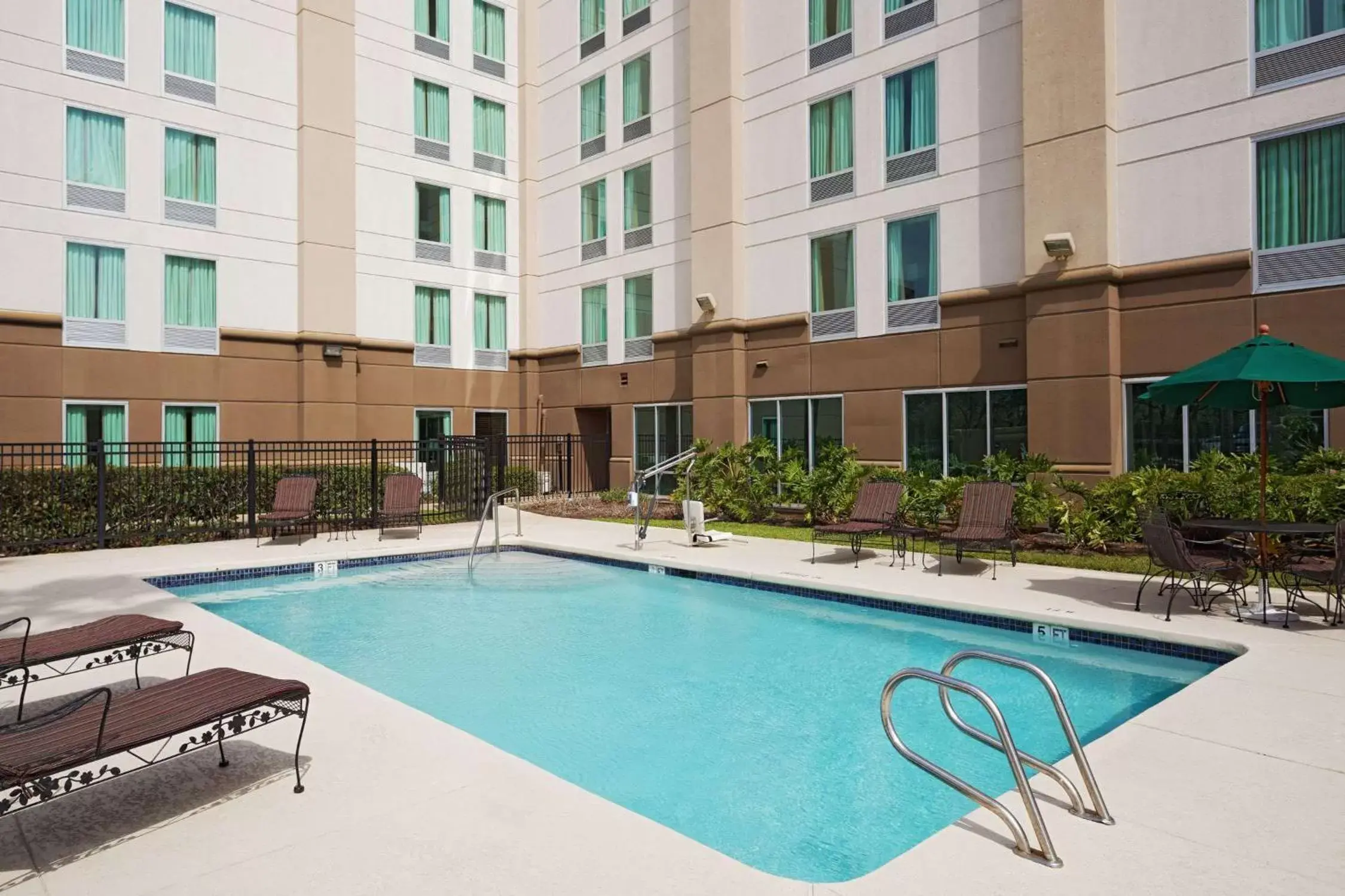 Pool view, Swimming Pool in Hampton Inn Houston Near the Galleria